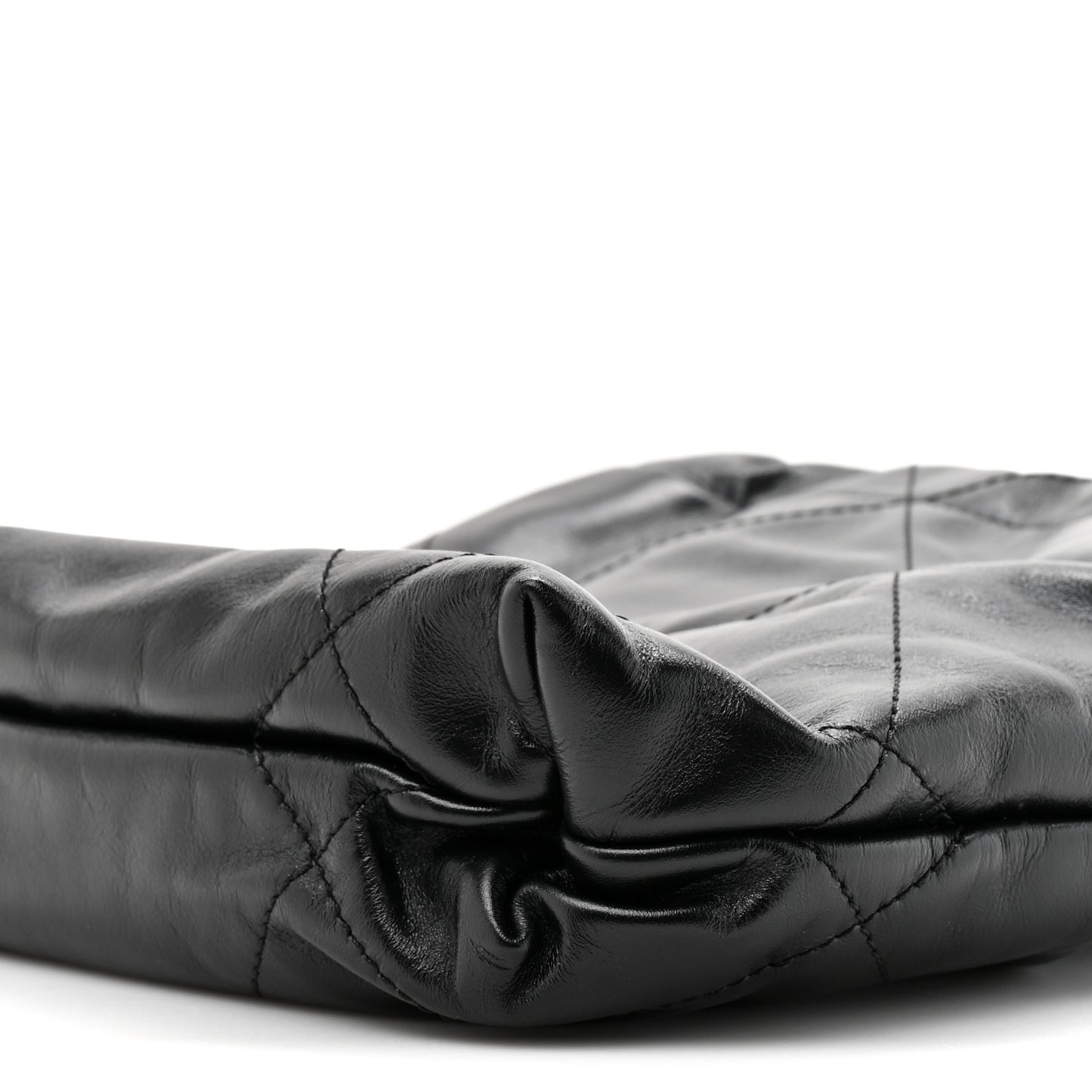 Shiny Calfskin Quilted Pearl CC Chain Mini Chanel 22 Black
