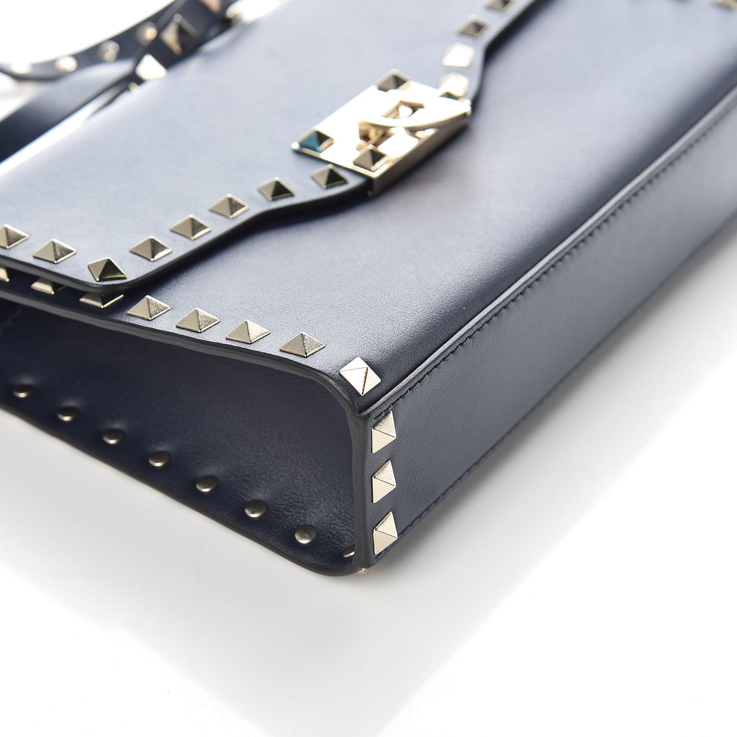 Vitello Medium Rockstud Flip Lock Crossbody Bag Pure Blue