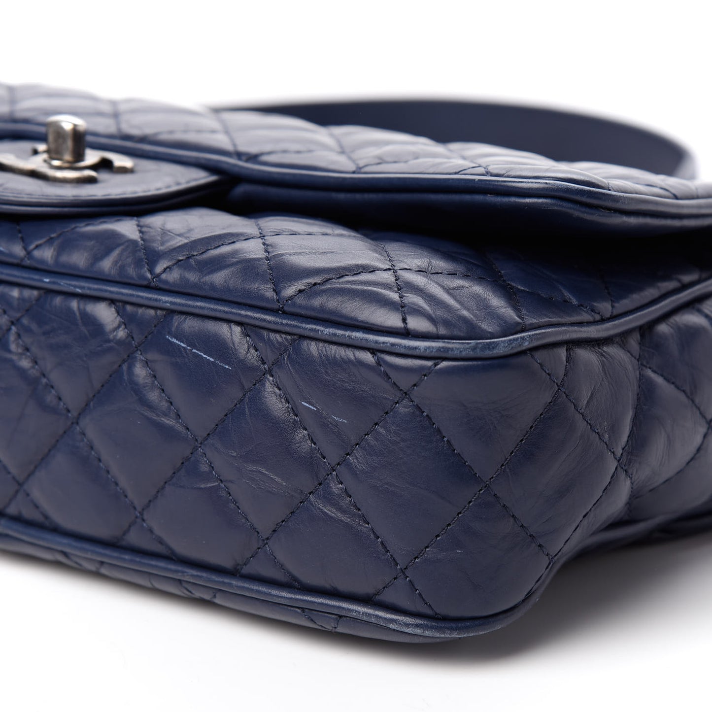 Aged Calfskin Quilted Medium Chain Detail Flap Navy Blue