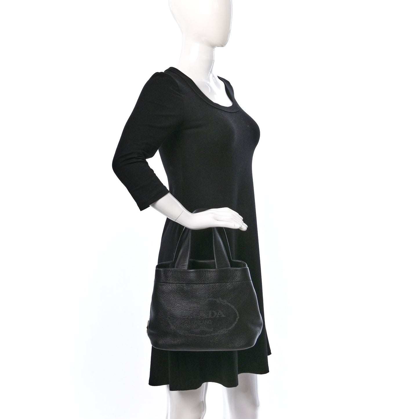 Vitello Daino Soft Perforated Logo Tote Black