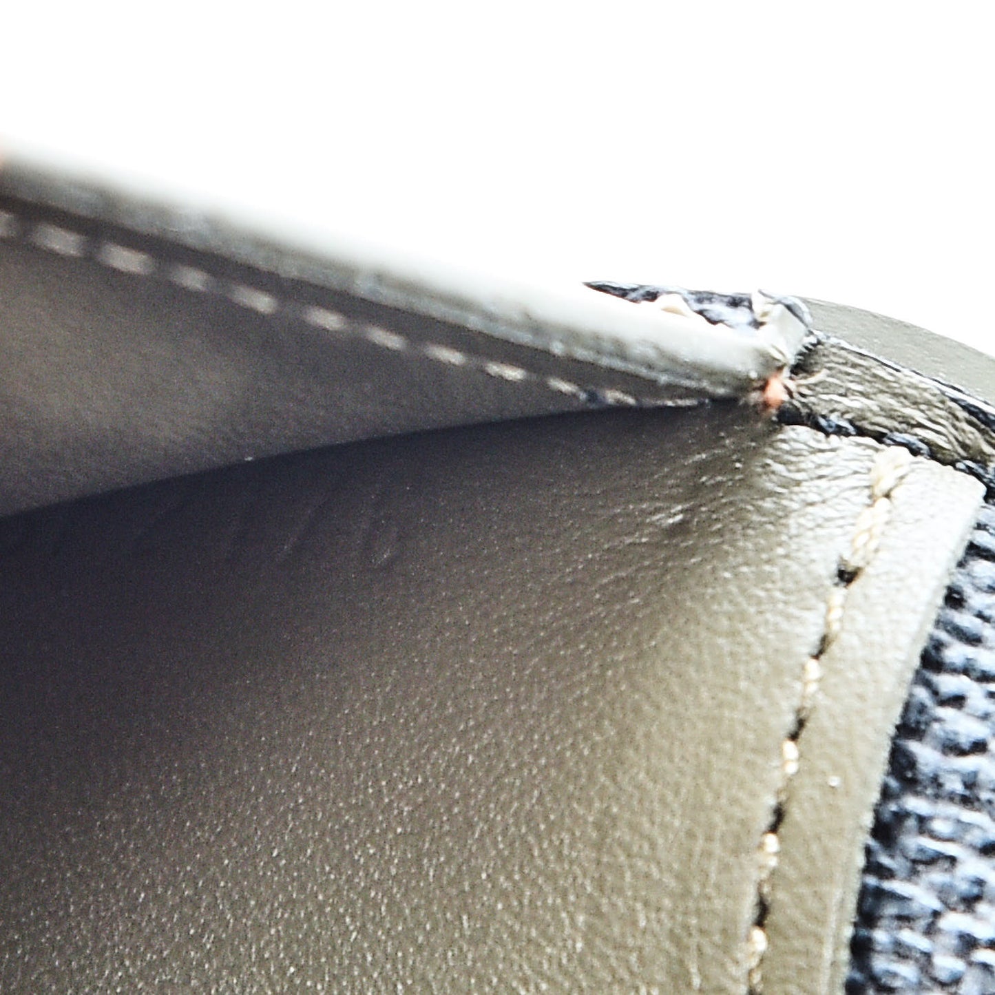 Damier Graphite Brazza Wallet Kaki