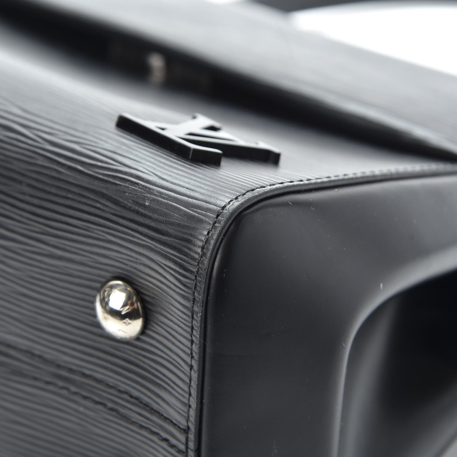 Louis Vuitton Epi Cluny MM Black 7 of 17