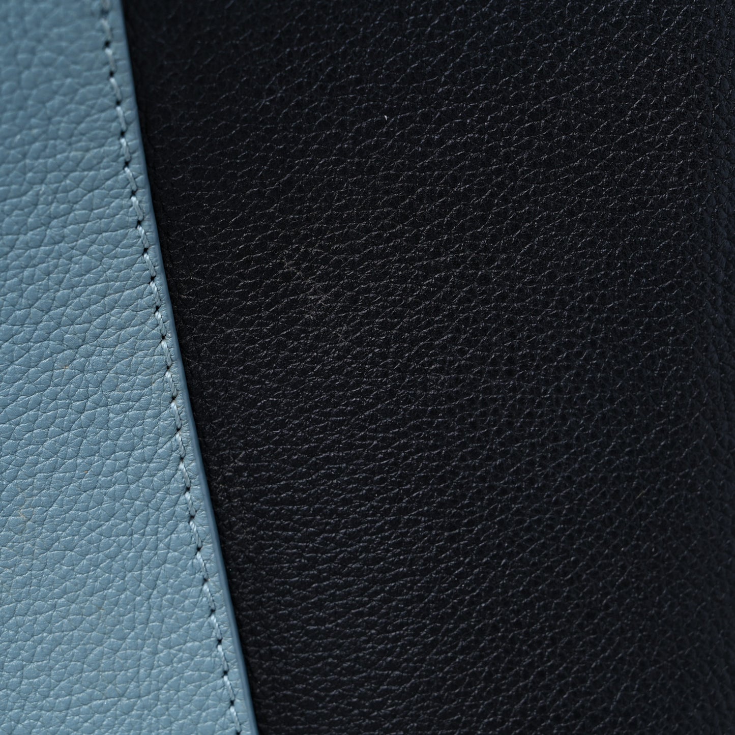 Calfskin Lockme Cabas Sky Black