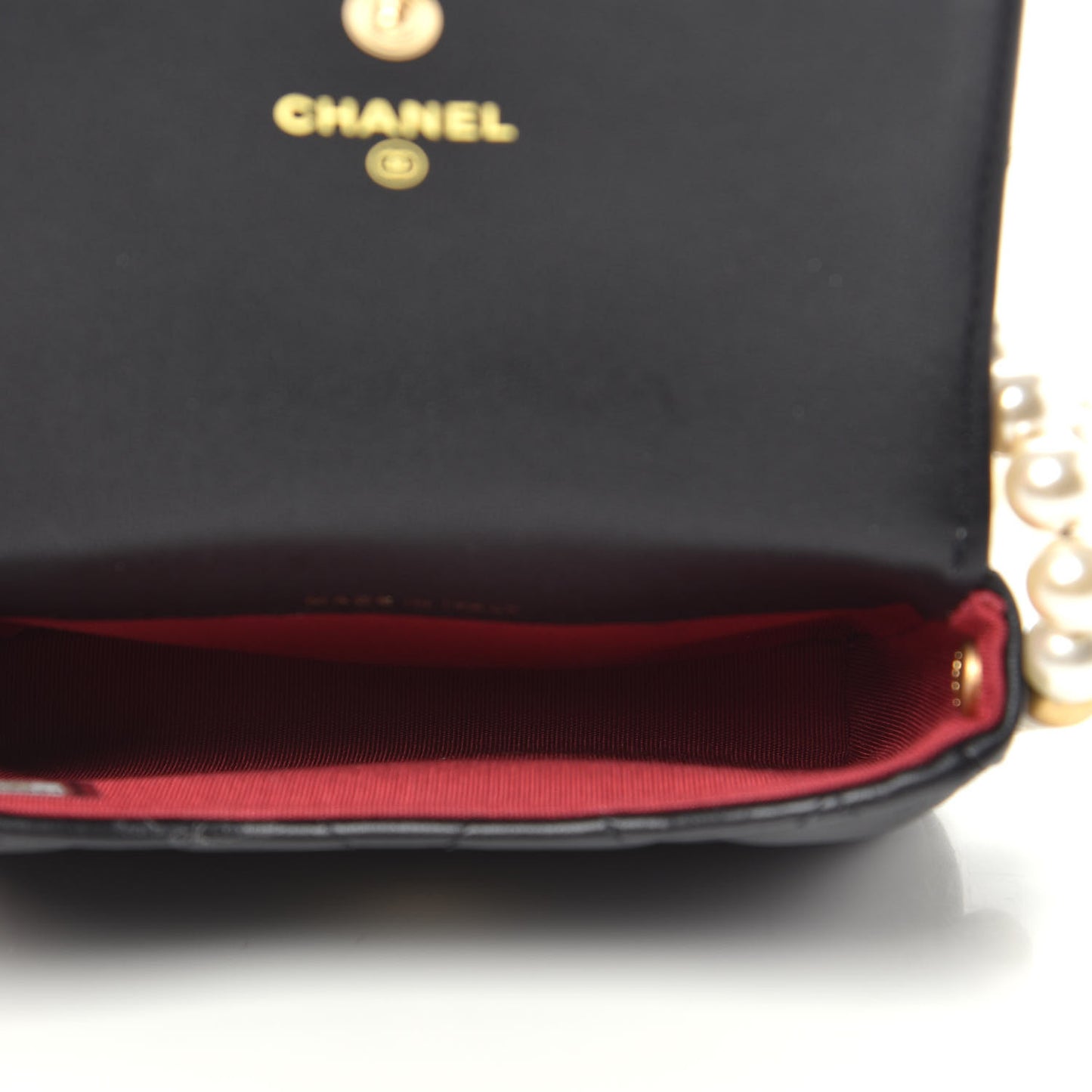 Calfskin Quilted About Pearls Card Holder Flap With Chain Black