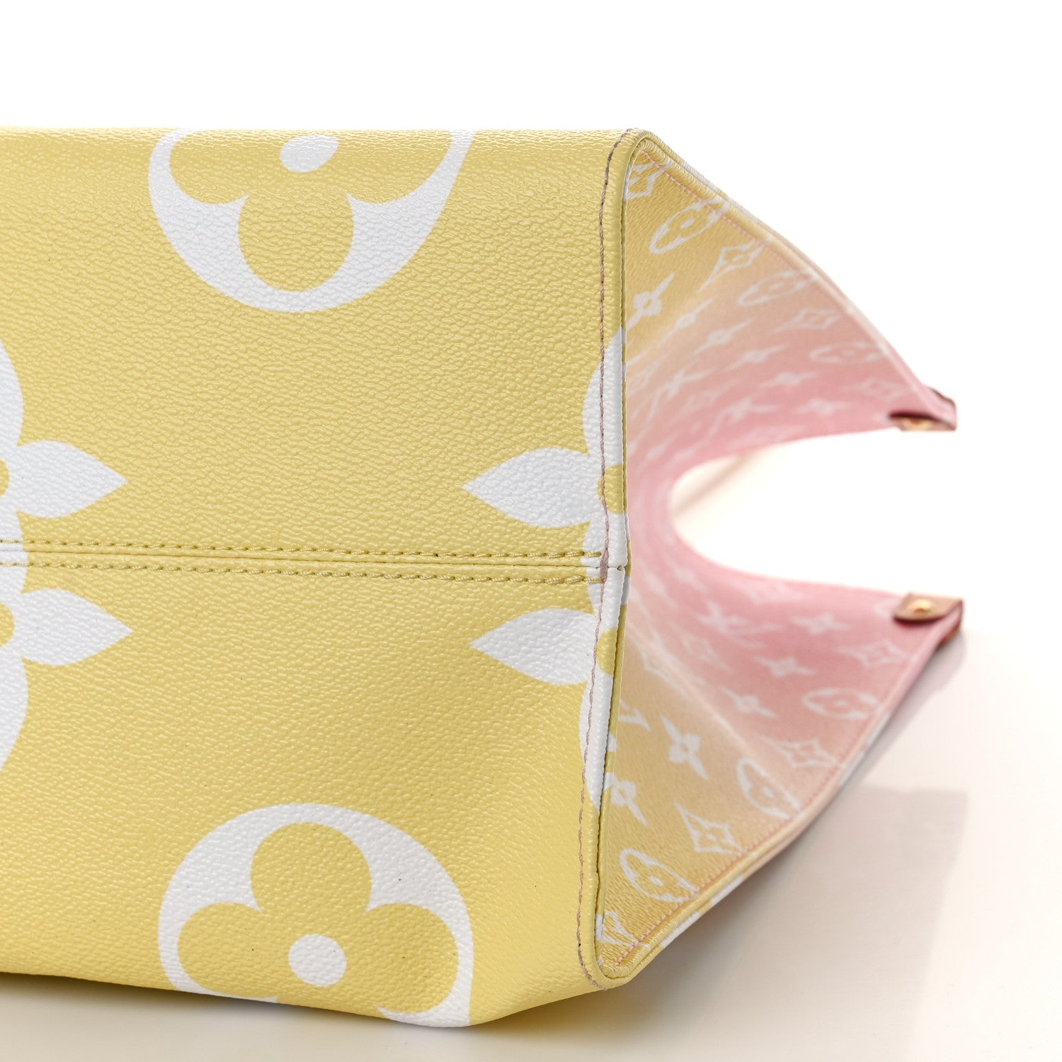 Louis Vuitton Monogram Giant By The Pool OnTheGo GM Light Pink 9 of 9