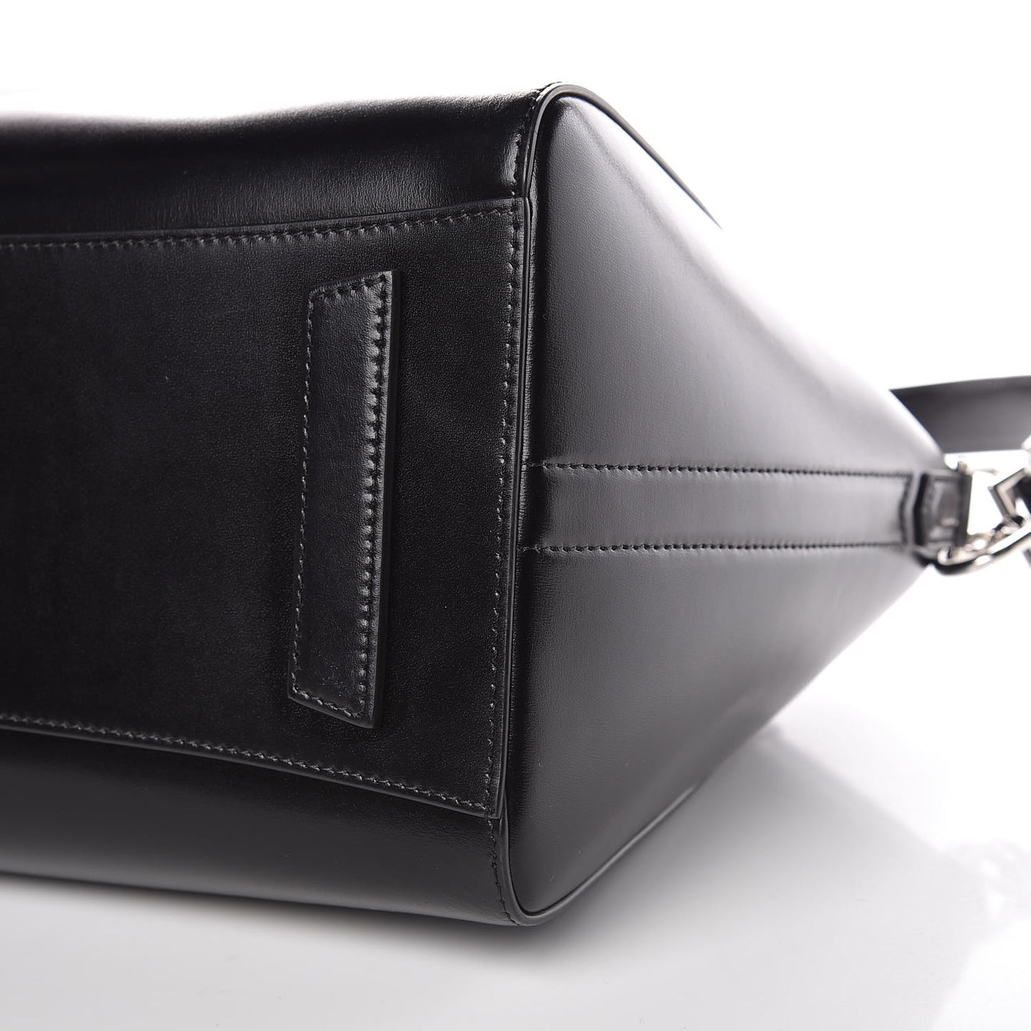 Shiny Lord Calfskin Medium Antigona Black