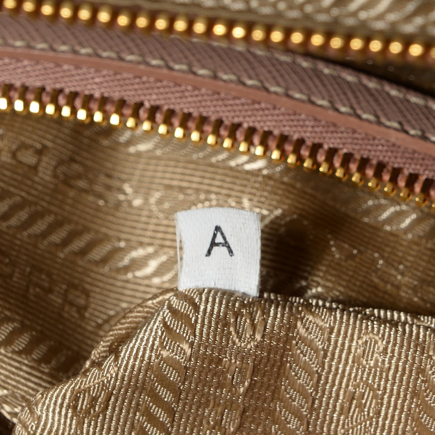 Saffiano Large Galleria Double Zip Tote Cammeo