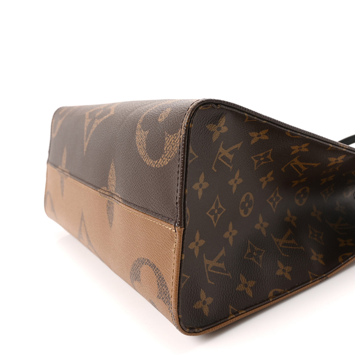 Reverse Monogram Giant Onthego MM