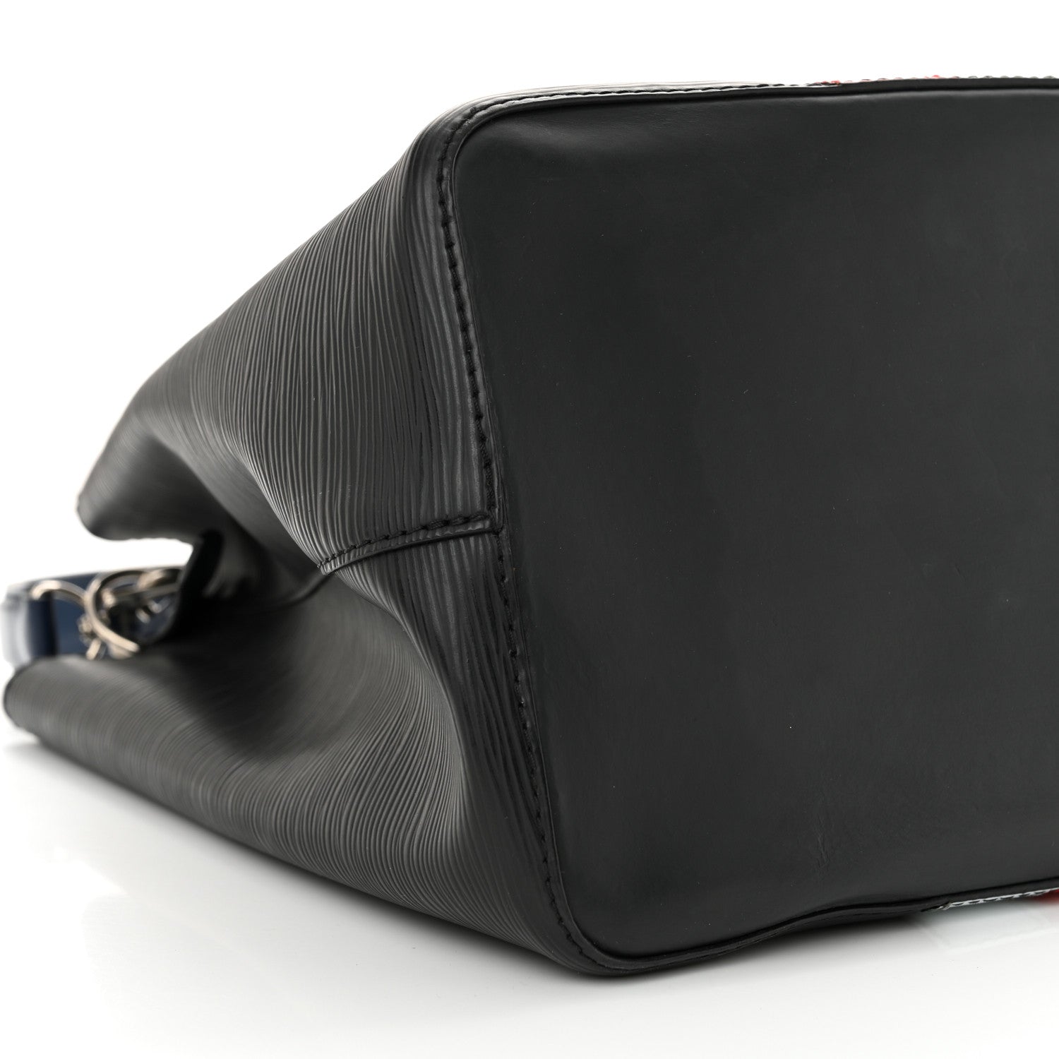 Louis Vuitton Epi NeoNoe Noir 9 of 12