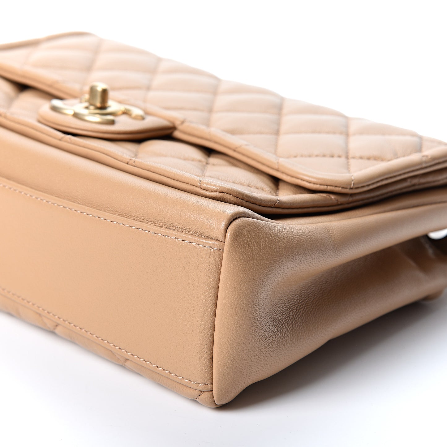 Lambskin Quilted Medium Linked In Flap Beige