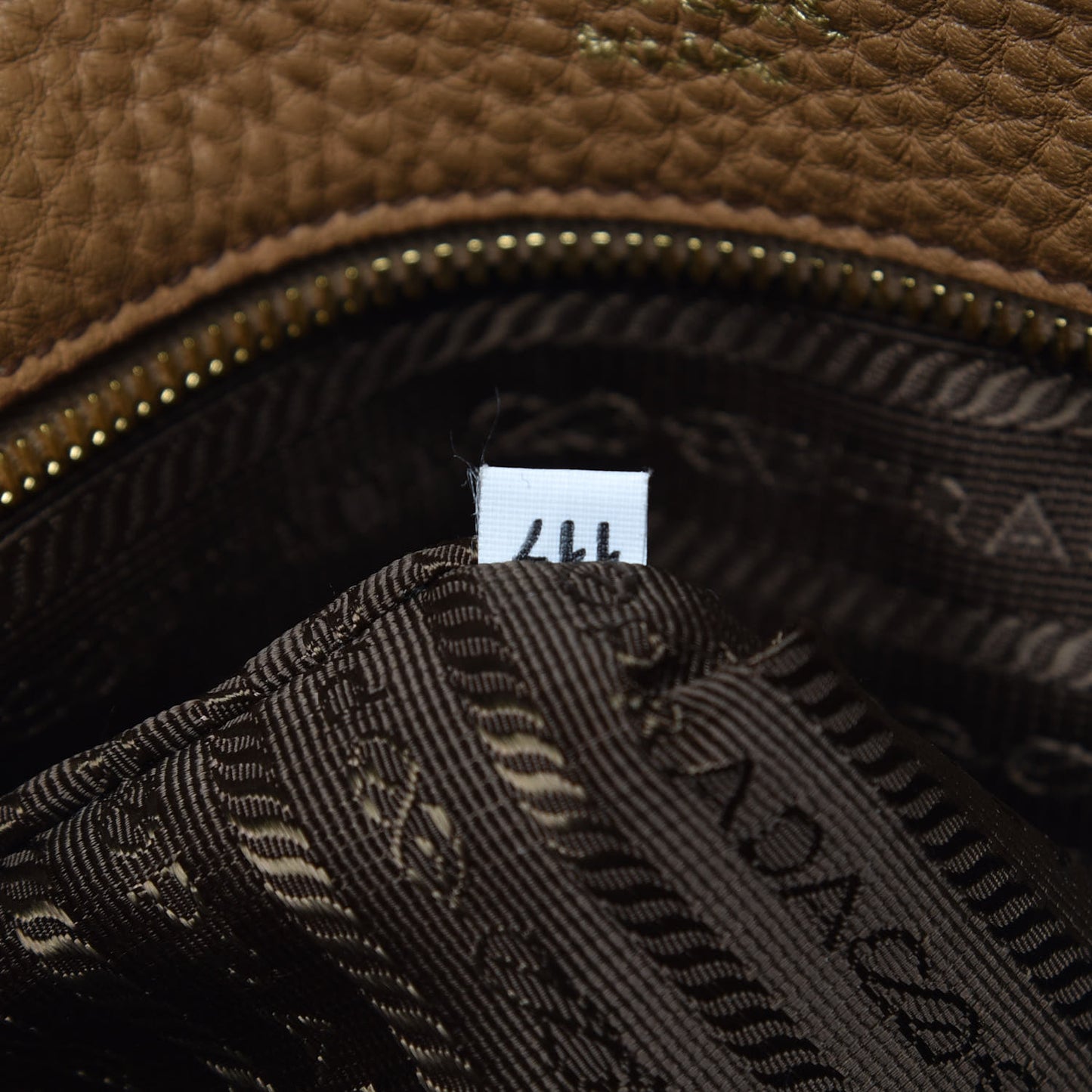 Vitello Daino Pocket Tote Caramel
