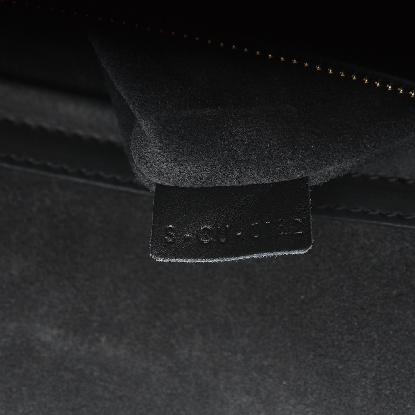 Smooth Calfskin Medium Phantom Luggage Black