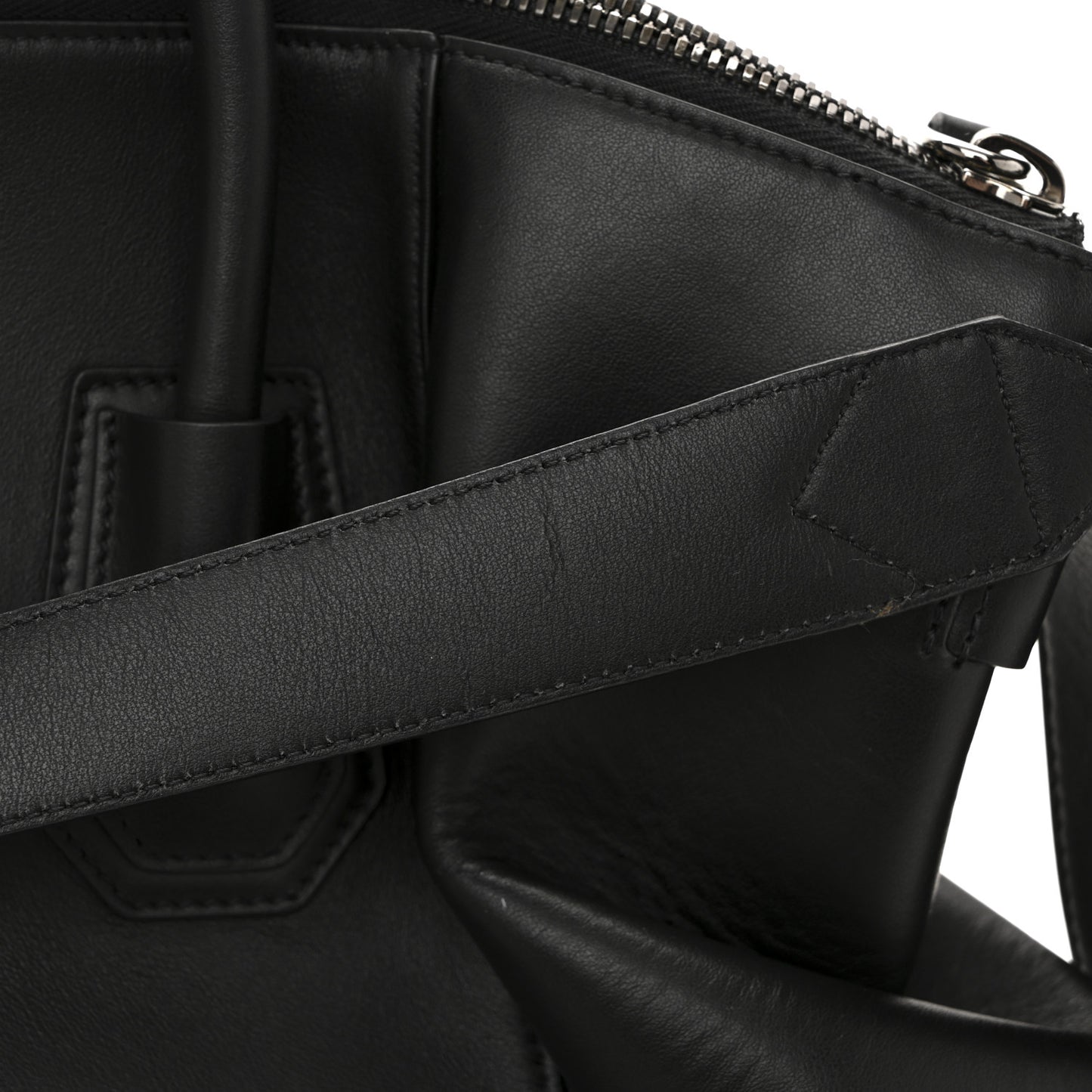 Smooth Calfskin Medium Soft Antigona Black
