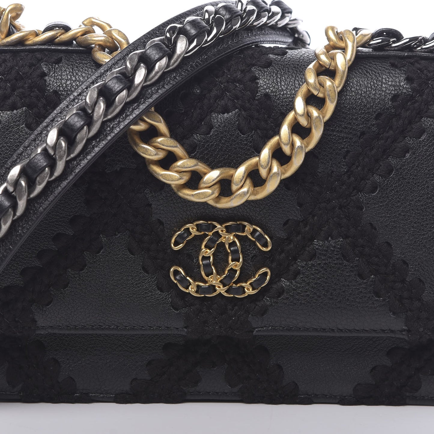 Calfskin Crochet 19 Wallet On Chain WOC Black