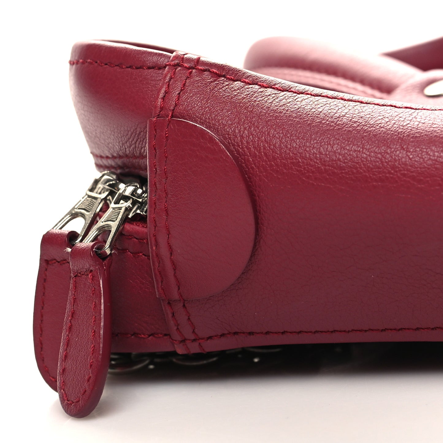 Calfskin XS Triangle Chain Duffle Rouge Grenat