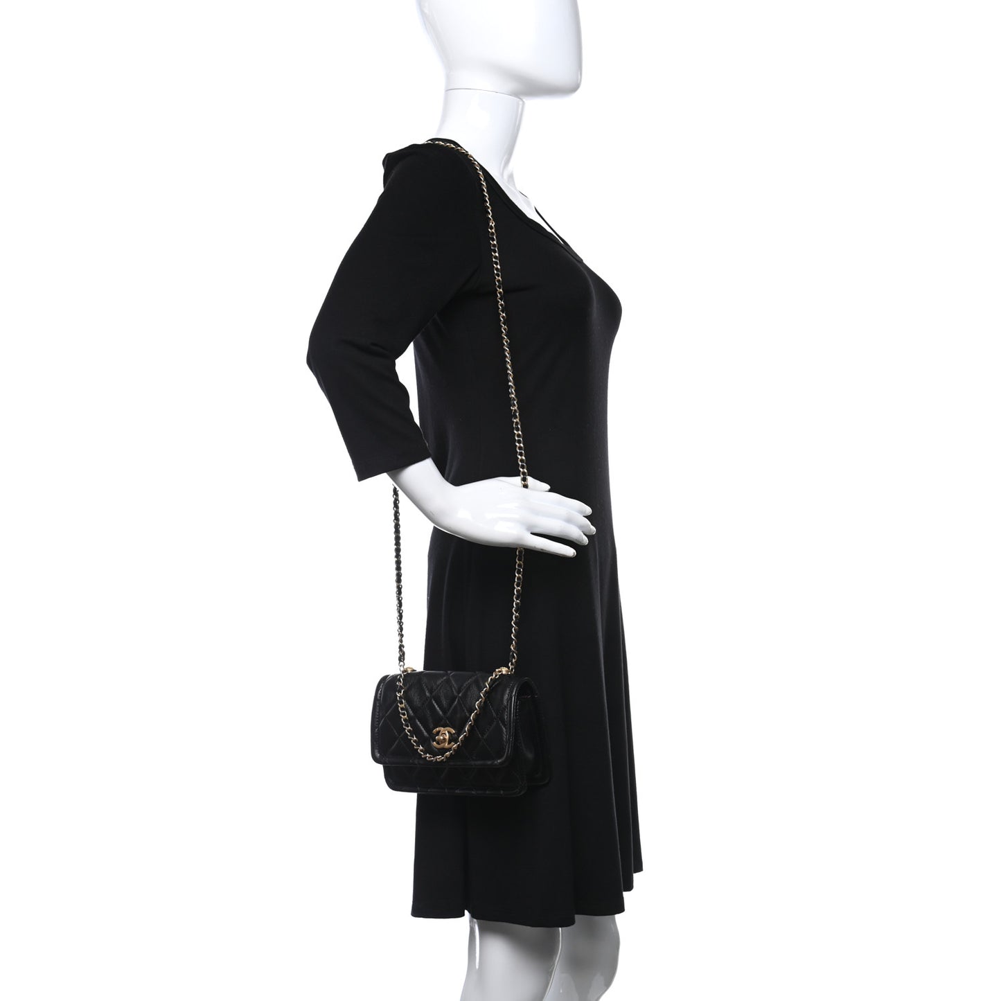 Shiny Lambskin Flap Clutch With Chain Black
