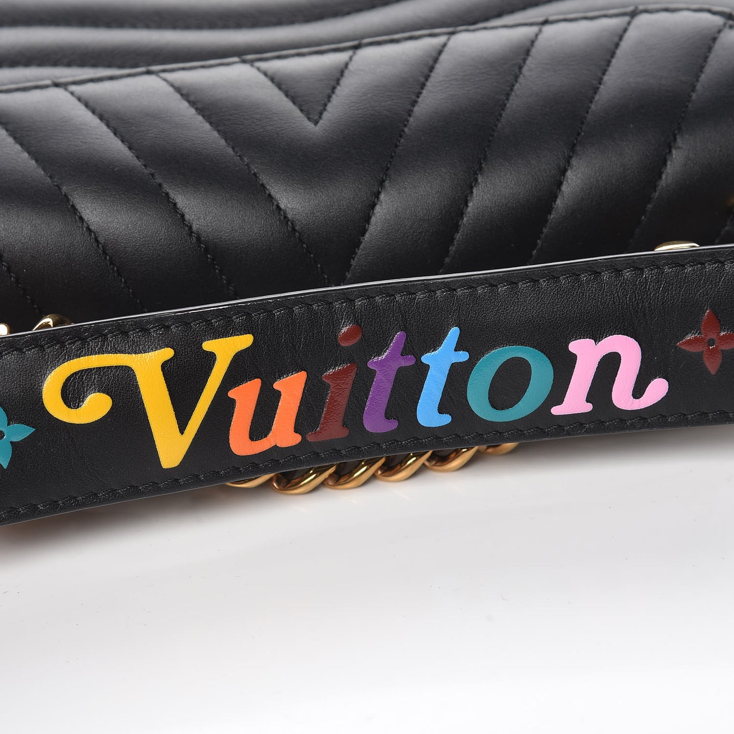 Calfskin New Wave Chain PM Black