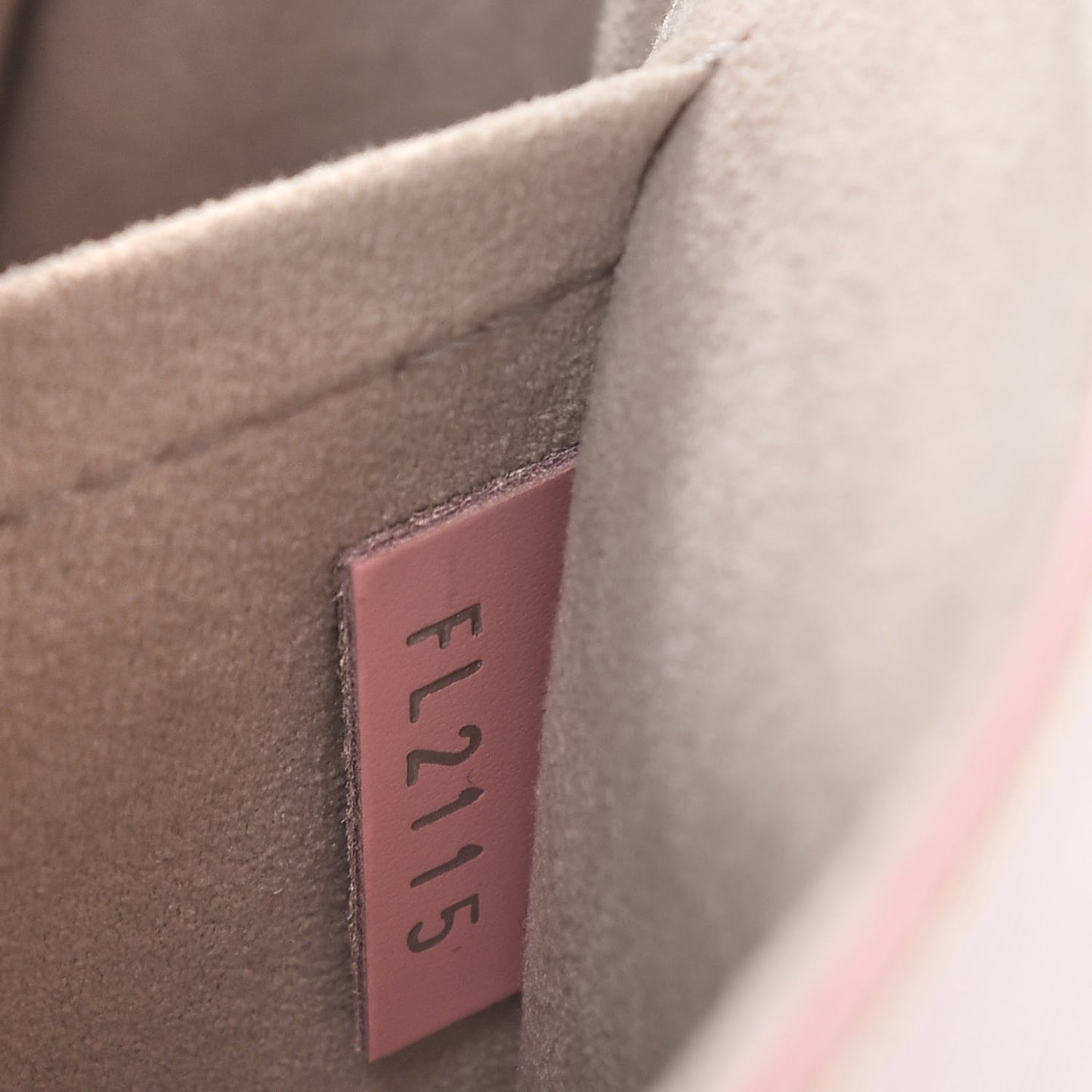 Epi Twist Shoulder Bag MM Rose Ballerine