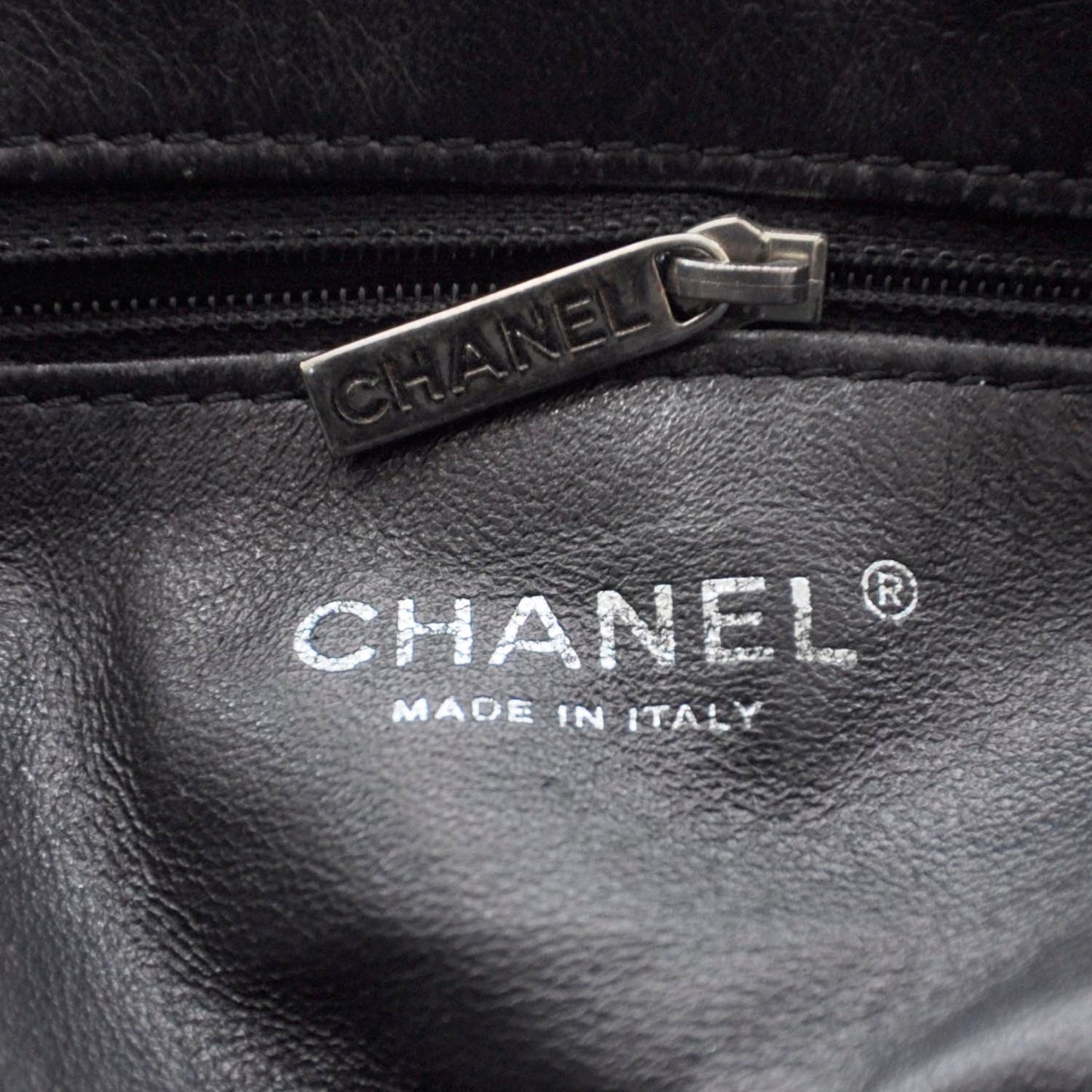 Leather Modern Chain Tote Black