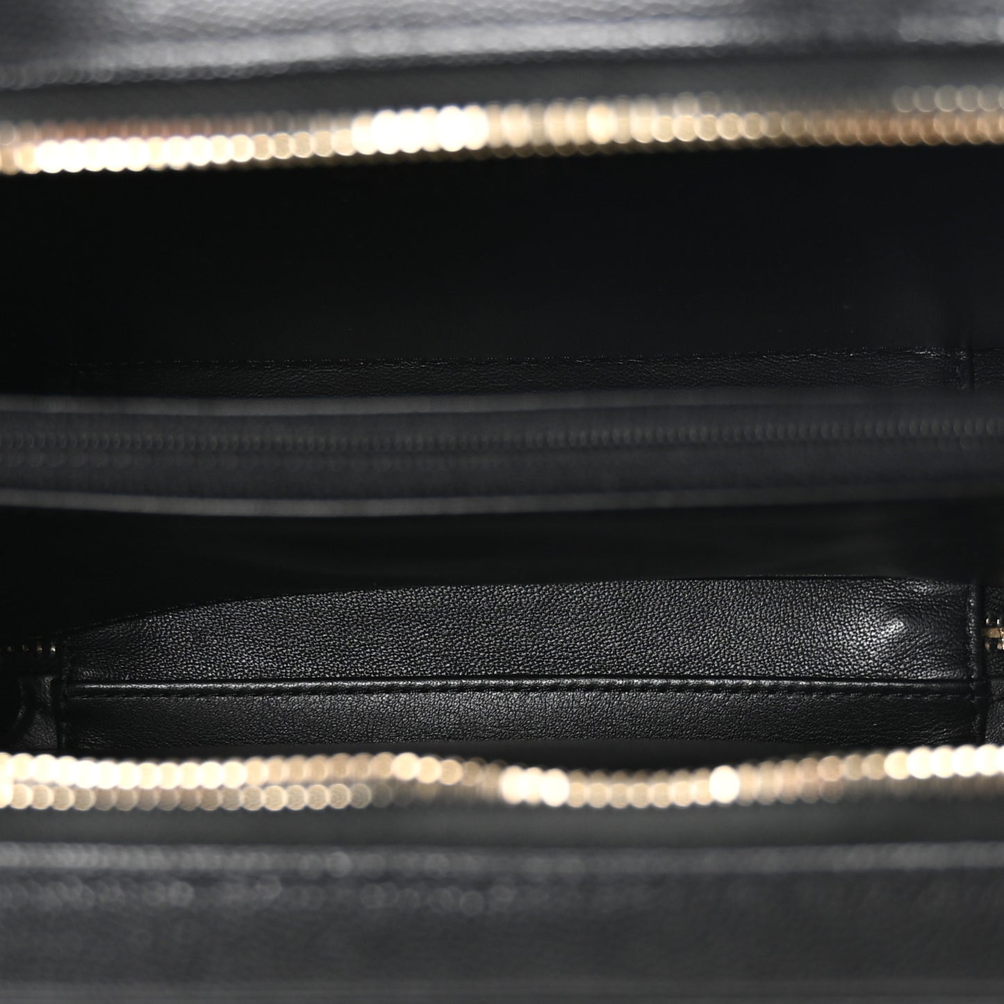 Caviar Quilted Medium CC Filigree Vanity Case Black