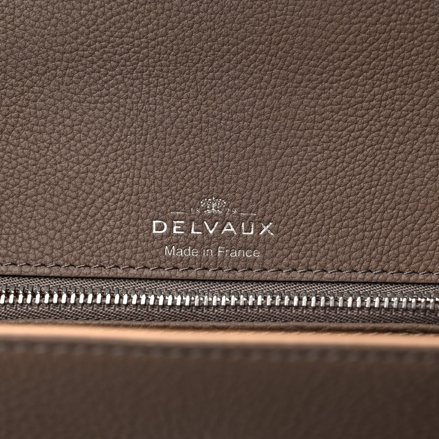 Crispy Calfskin MM Tempete Satchel Tourterelle