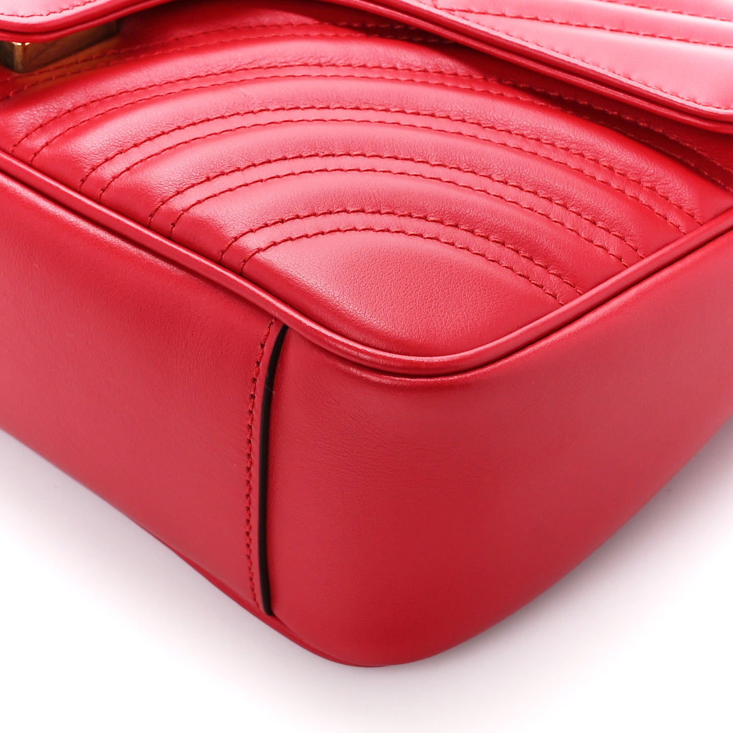 Calfskin Matelasse Small GG Marmont Shoulder Bag Hibiscus Red