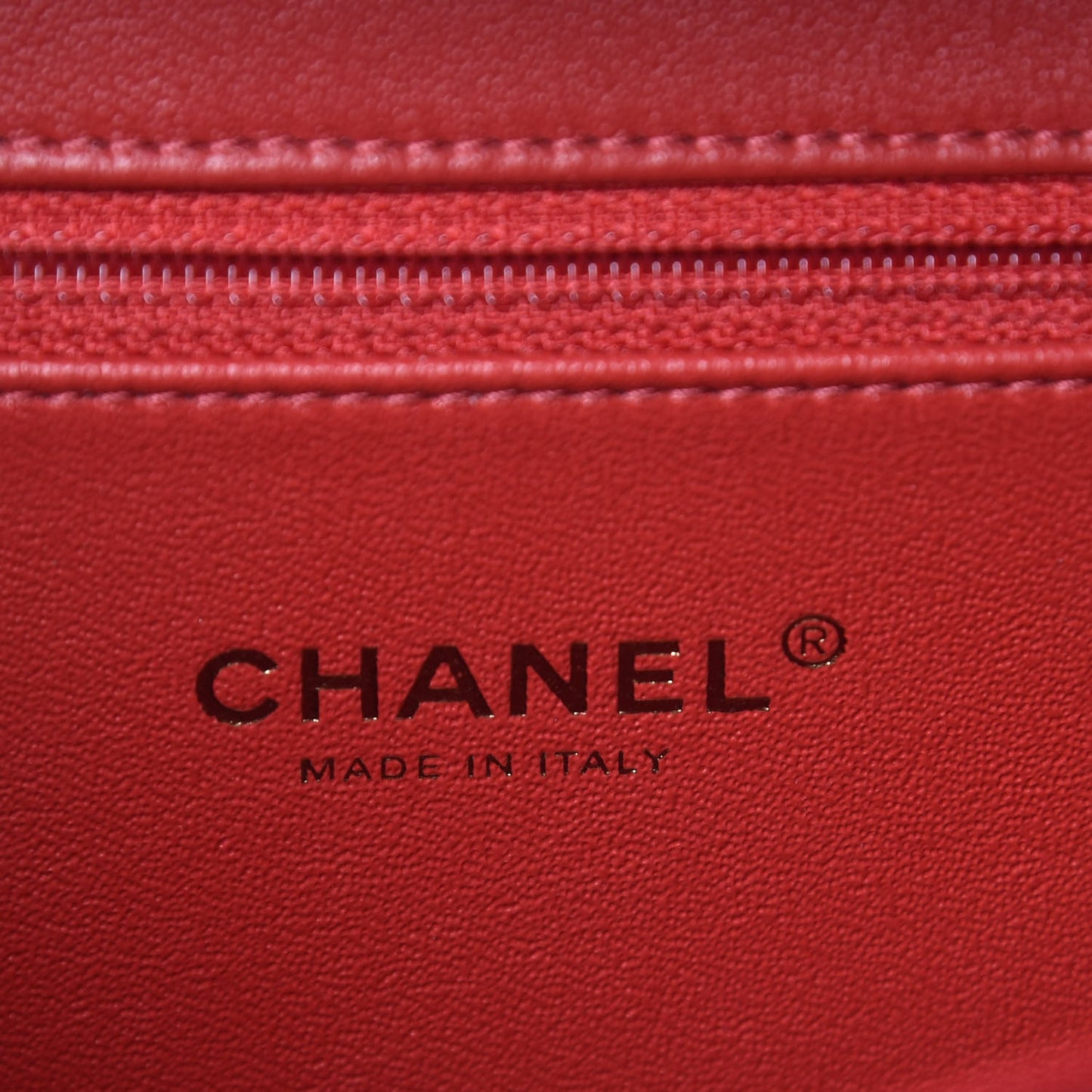 Caviar Quilted Medium CC Filigree Vanity Case Red
