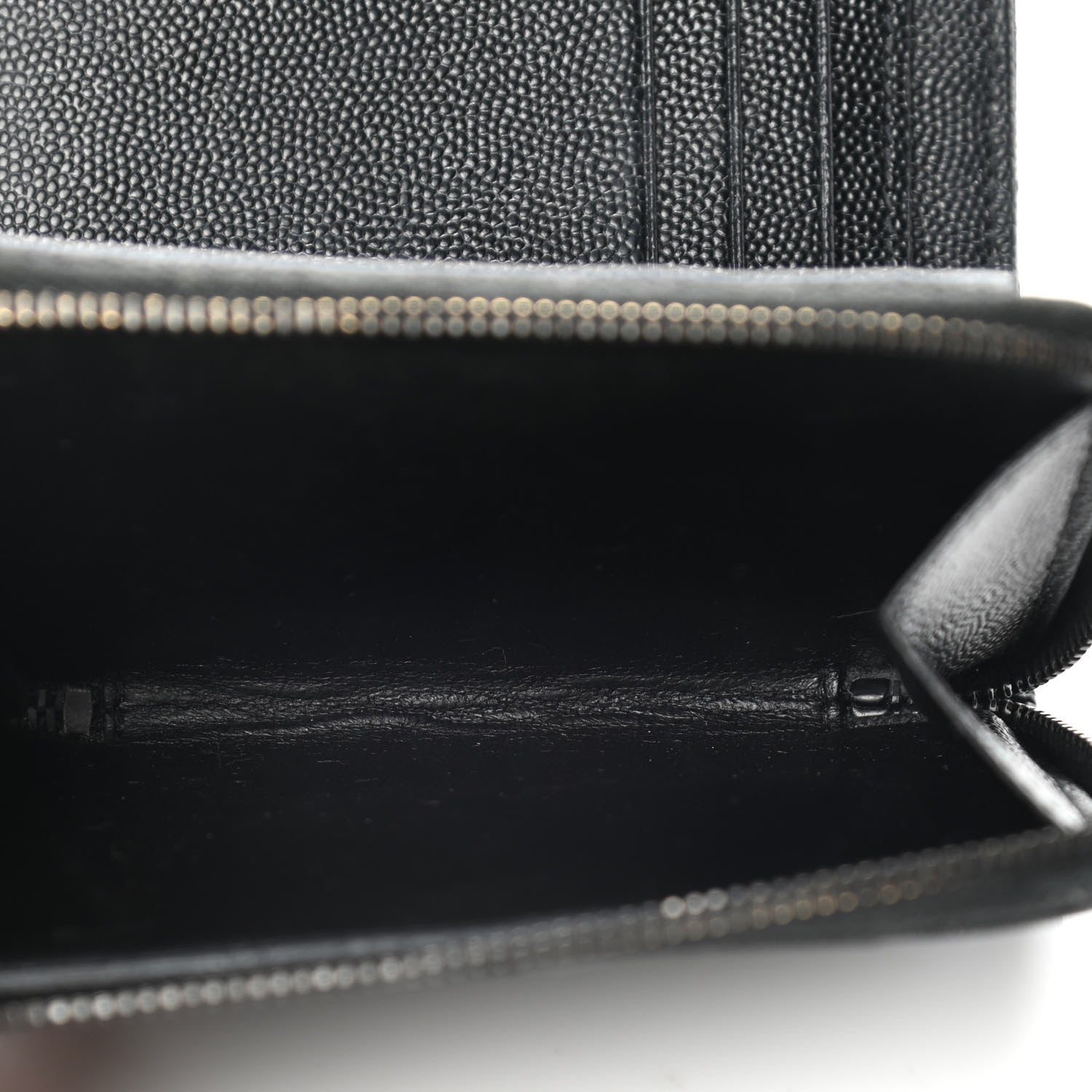 Saint Laurent Grain De Poudre Matelasse Chevron Monogram Monochrome Compact Zip Around Wallet Black 5 of 11