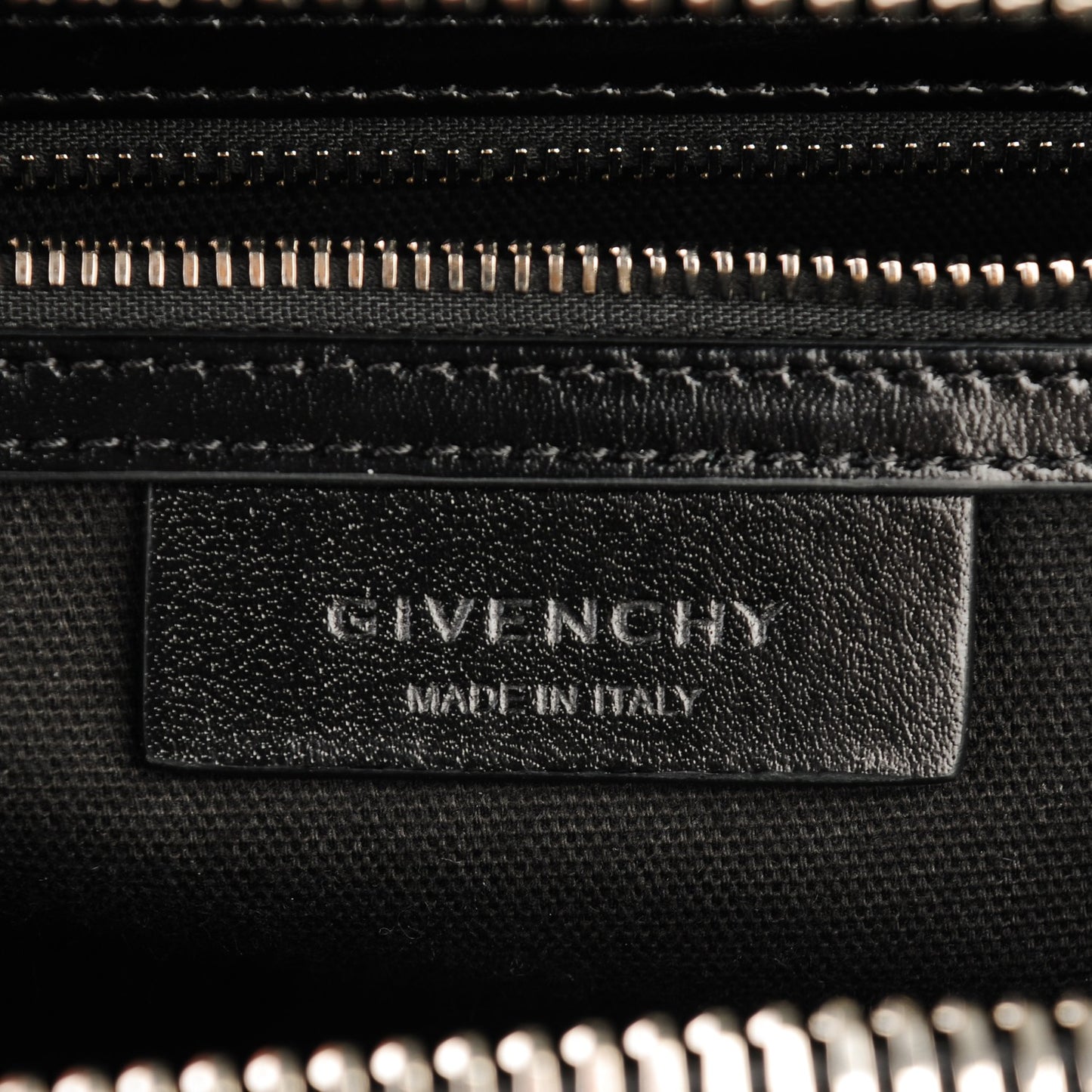 Shiny Lord Calfskin Medium Antigona Black