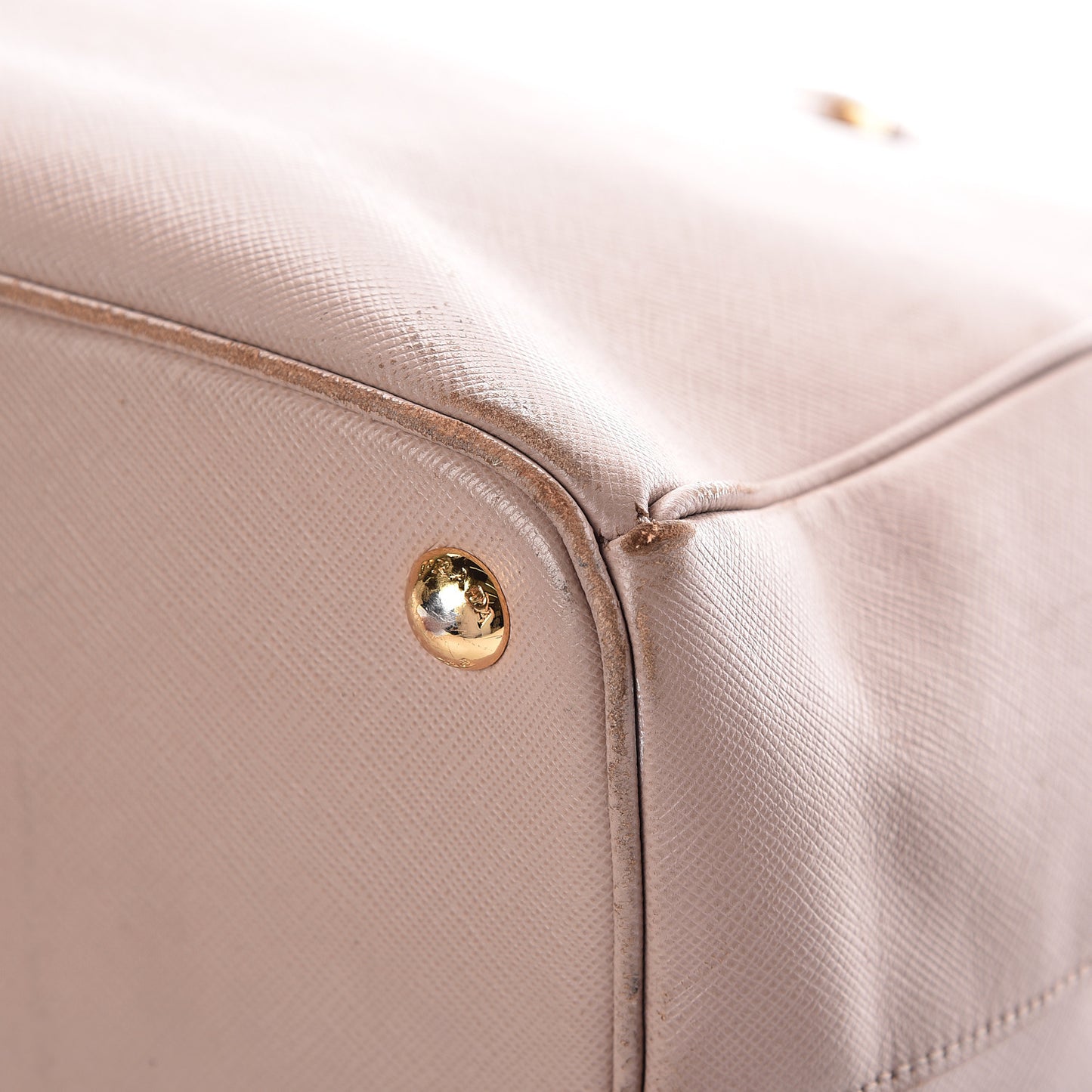 Saffiano Medium Galleria Double Zip Tote Cammeo