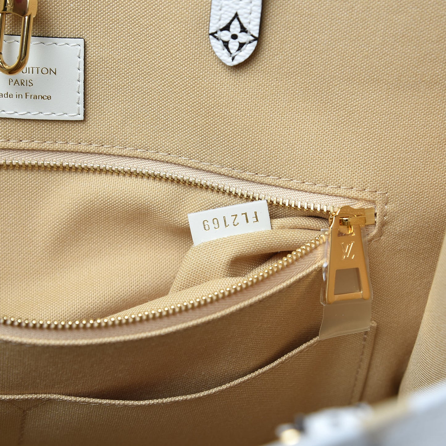 Monogram Giant Onthego GM Kaki Beige