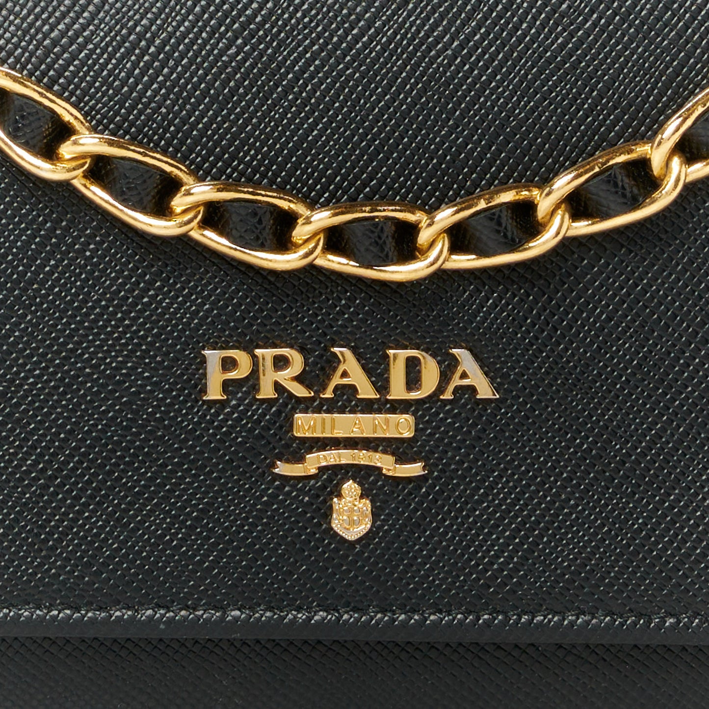 Saffiano Metal Oro Chain Wallet Black