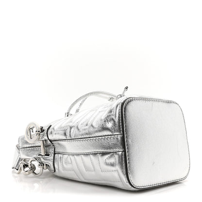 Fendi X MARC JACOBS Agnello Laminato Trapunta FF Mini Mon Tresor Bucket Bag Argento 4 of 10