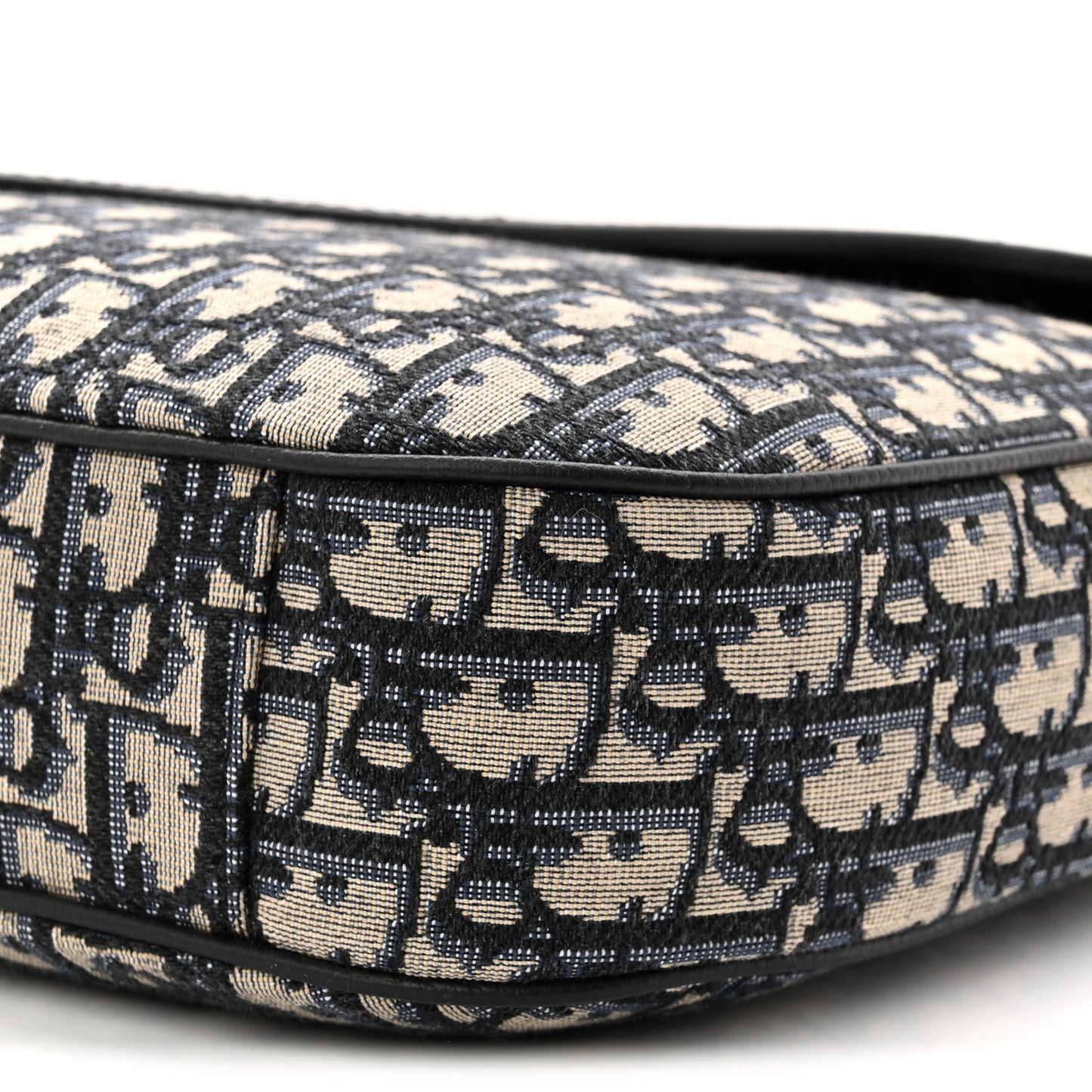 Grained Calfskin Oblique Saddle Messenger Black