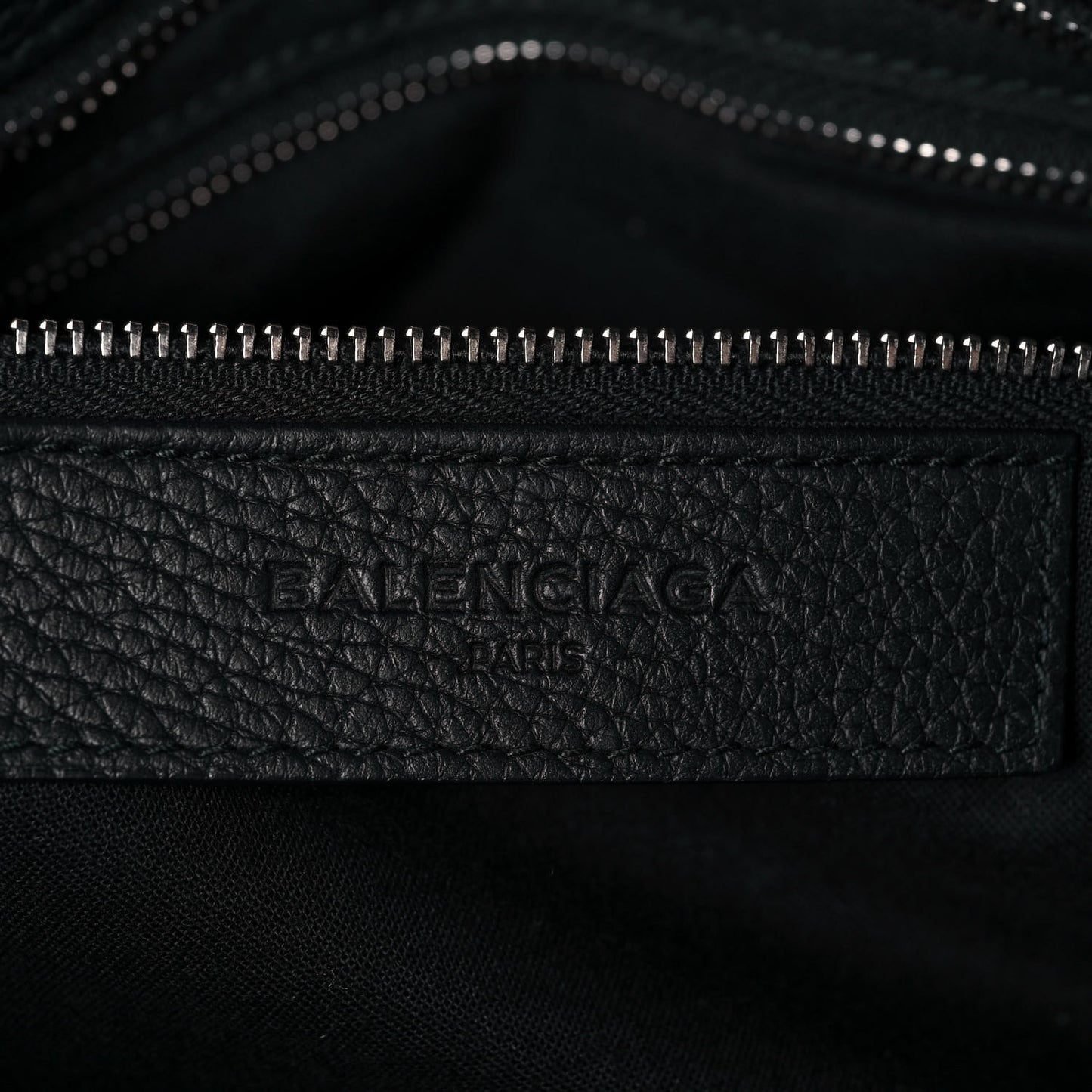 Vibrato Calfskin Classic Silver Hardware City Black
