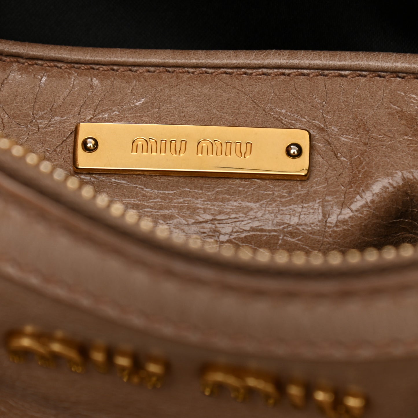 Vitello Shine Zip Tote Cammeo