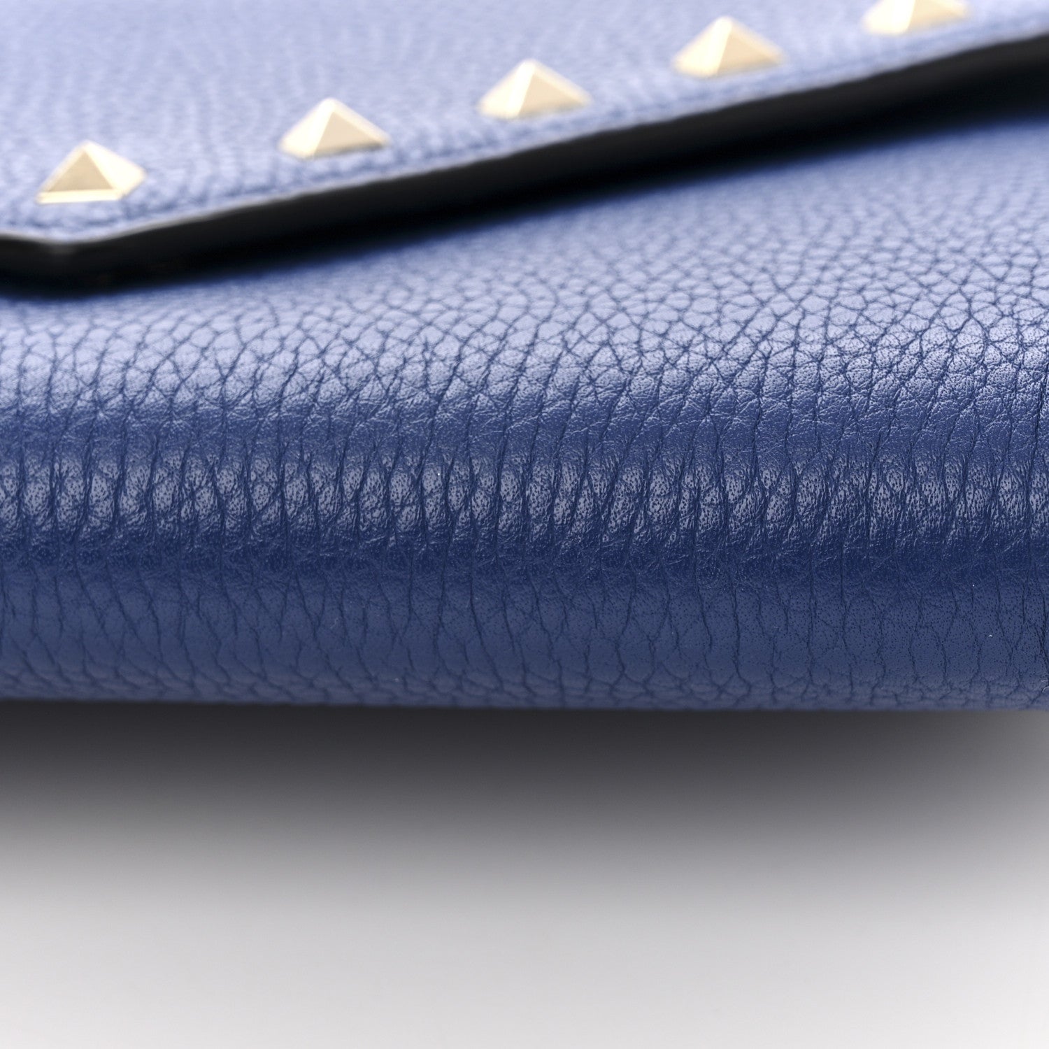 Valentino Garavani Pebbled Calfskin Rockstud Envelope Wallet On Chain Bag Blu Delft 11 of 13