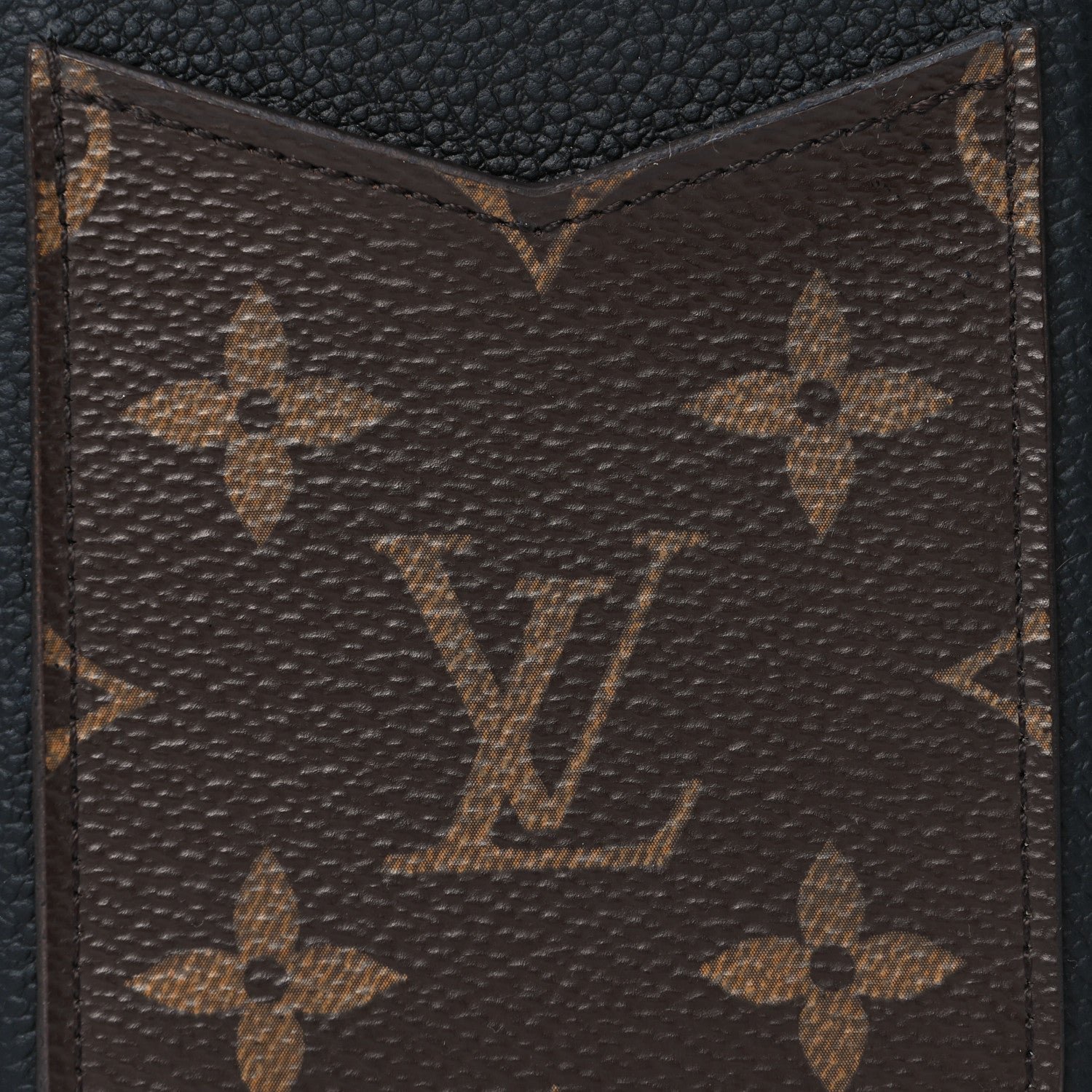 Louis Vuitton ブラック iPhone14pro Louis Vuitton Monogram Pallas iPhone 14 Pro Max Bumper Black