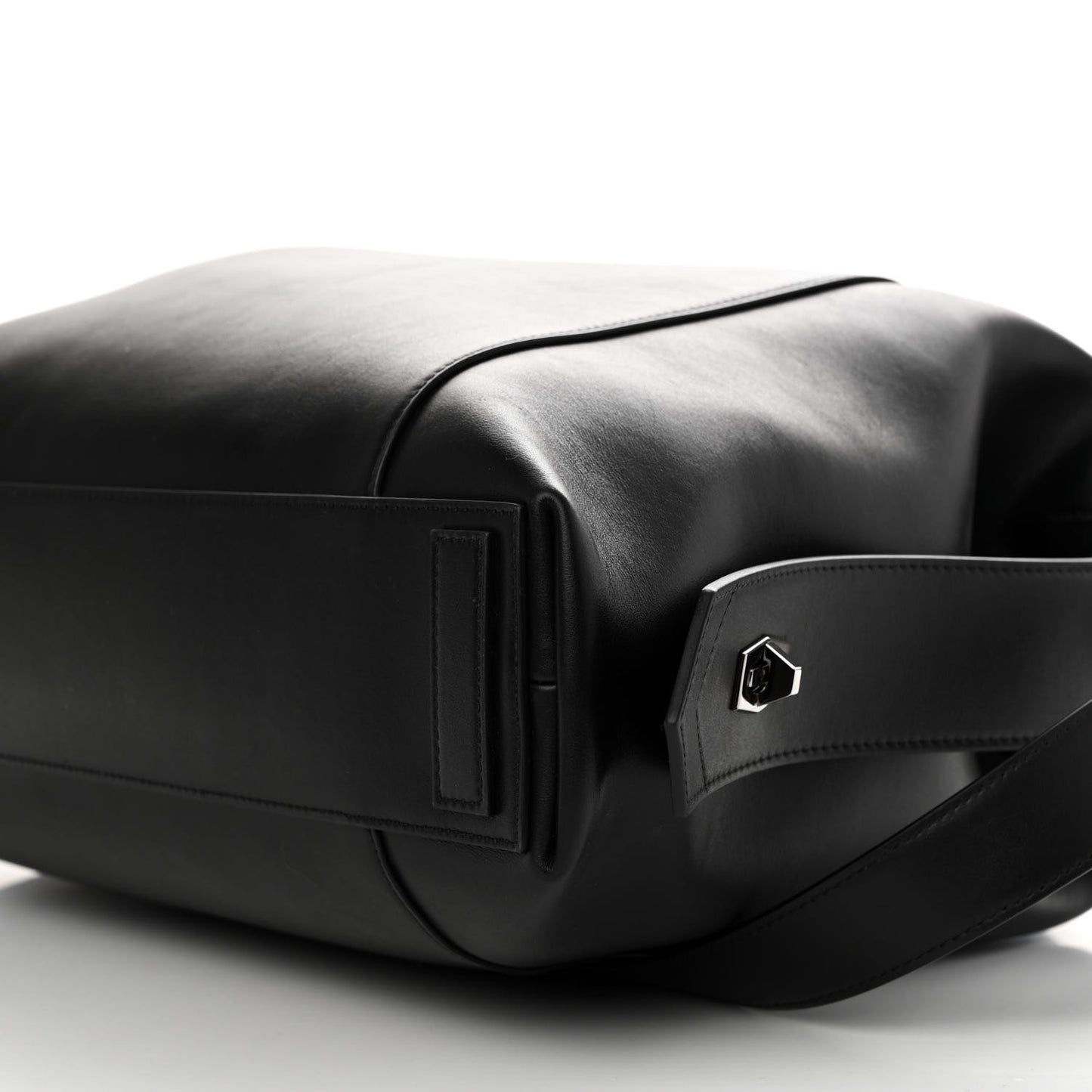 Smooth Calfskin Medium Soft Antigona Black