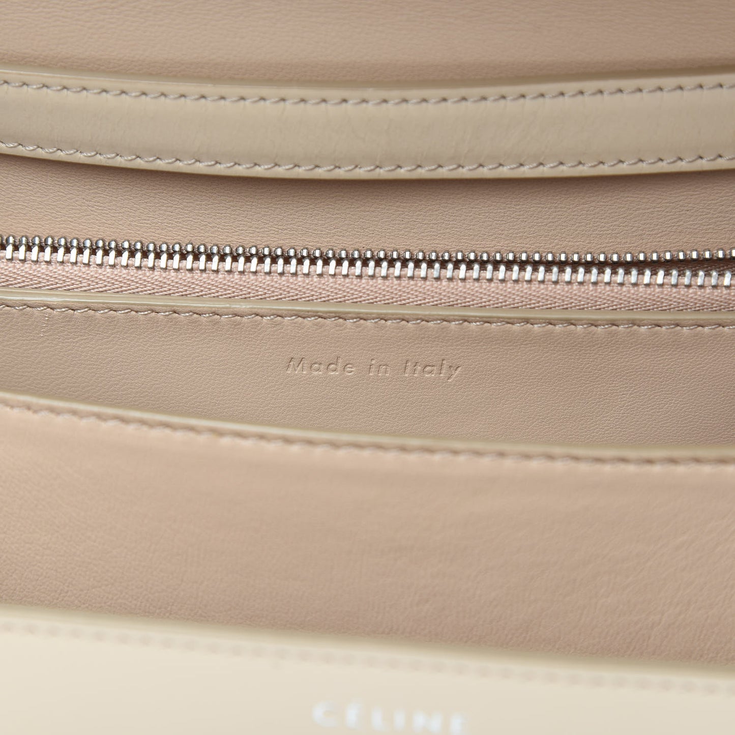 Box Calfskin Medium Classic Box Flap Chalk