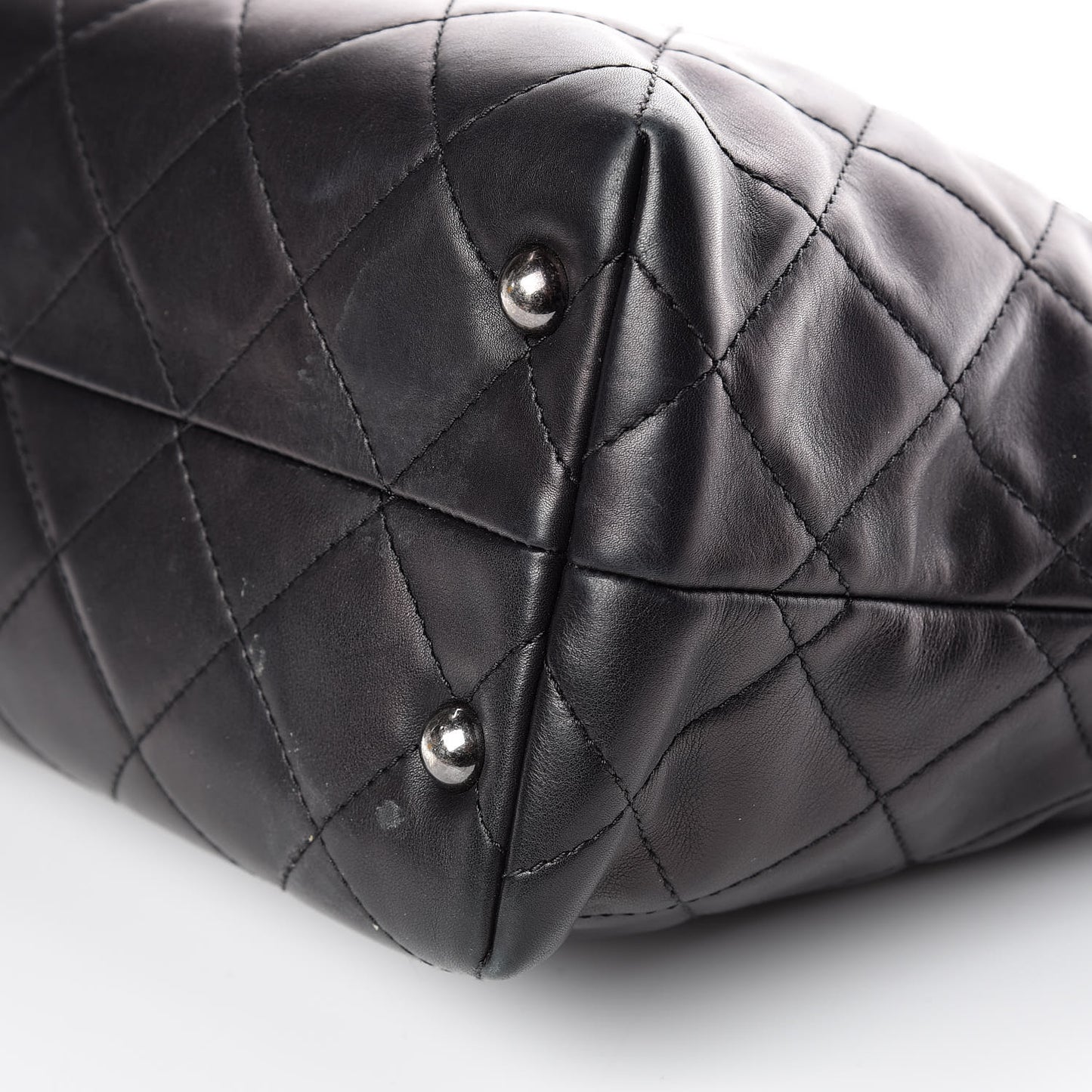 Calfskin Quilted Large Shopping In Chains Tote Black