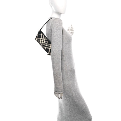 Burberry Essential Check Simple Zip Baguette Black Calico 3 of 10