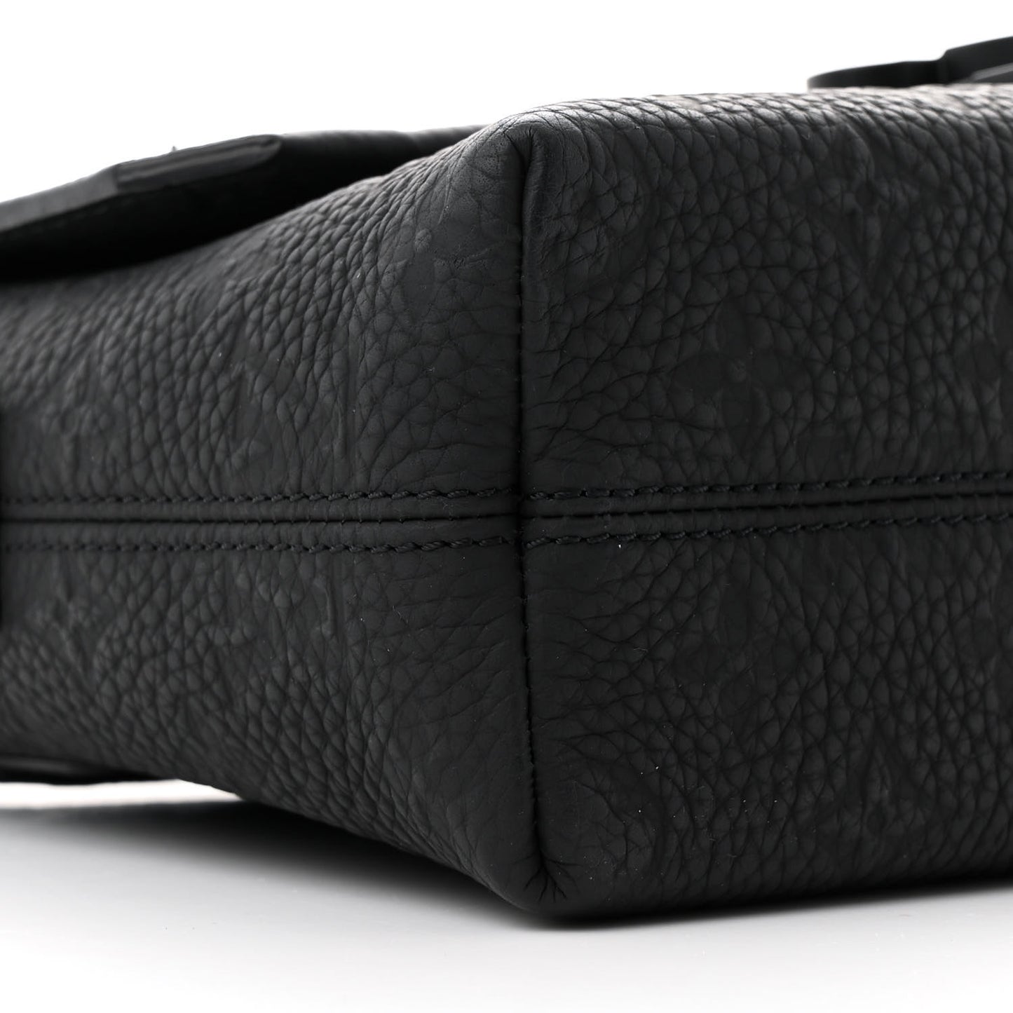 Taurillon Monogram S-Cape Messenger Black