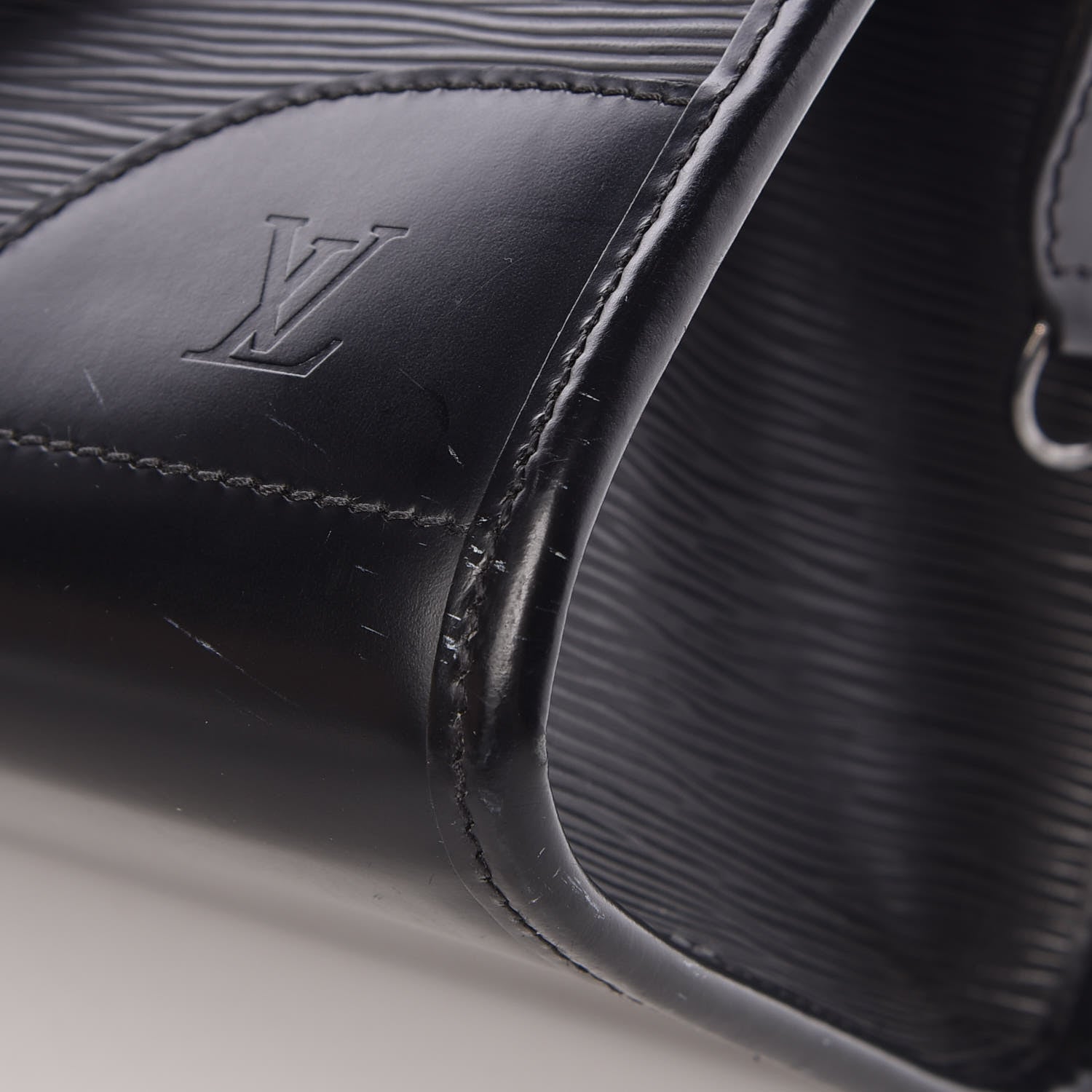 Louis Vuitton Epi Madeleine PM Black 16 of 19