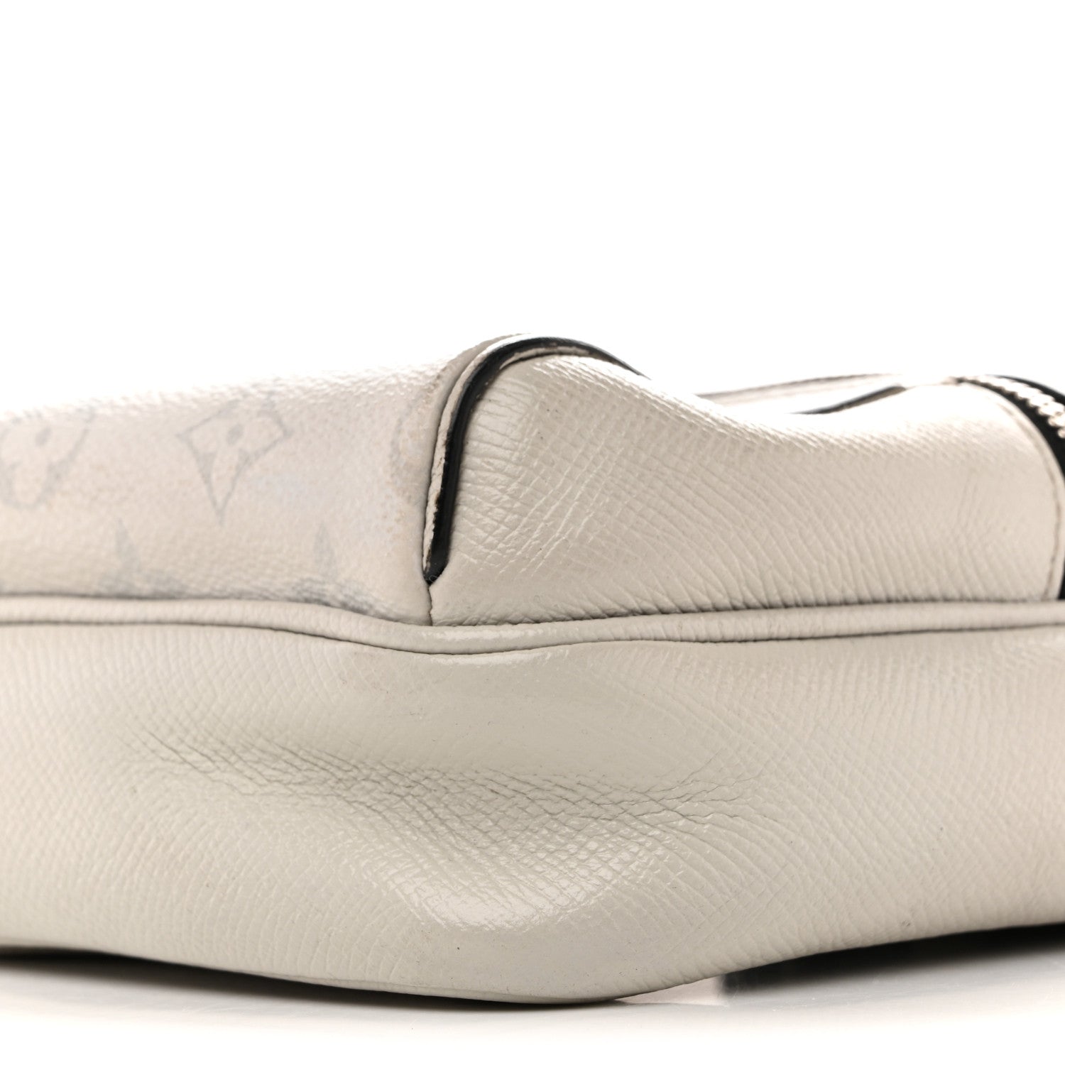 Louis Vuitton Taigarama Outdoor Messenger Antartica 10 of 14