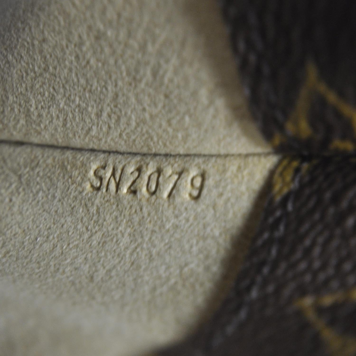 Louis Vuitton Monogram Sunglasses Case MM 8 of 8