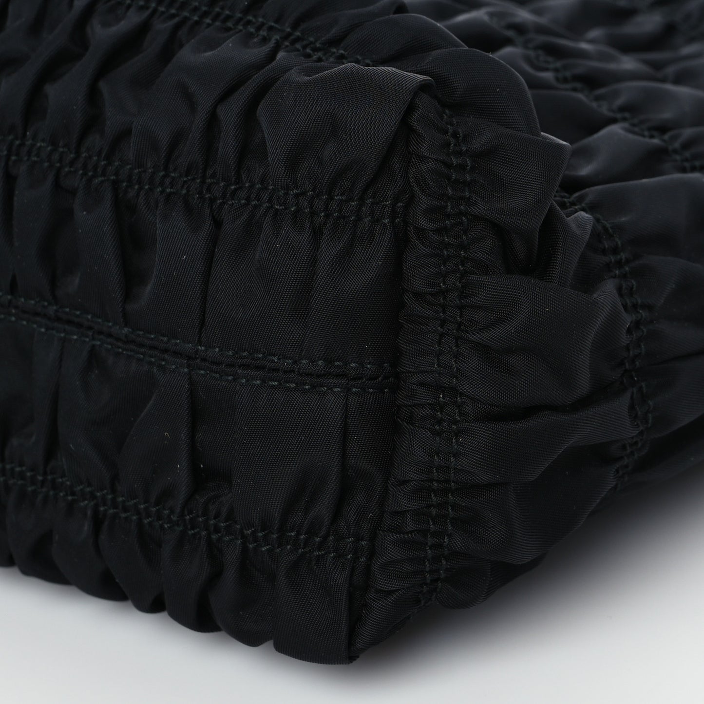 Tessuto Nylon Gaufre Tote Black
