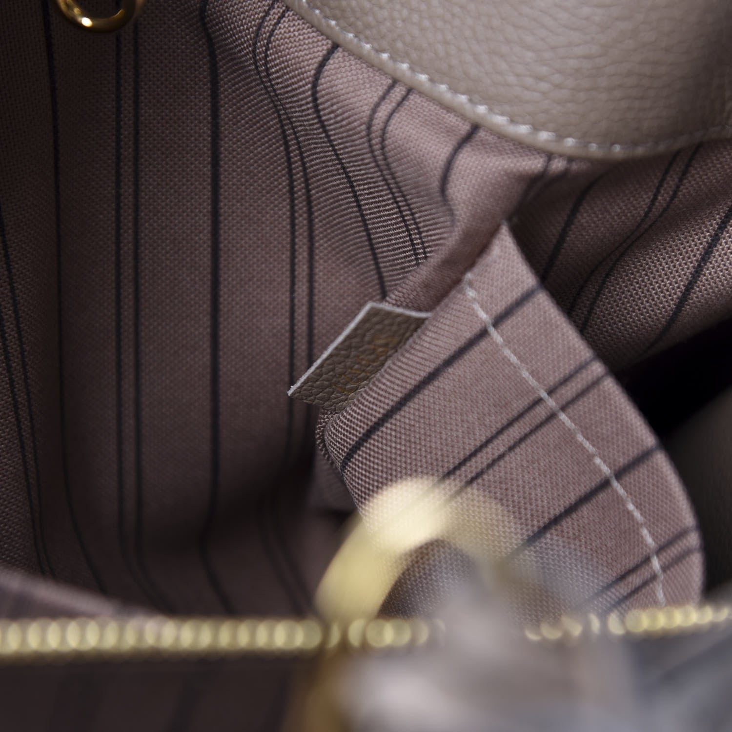 Louis Vuitton Empreinte Montaigne MM Taupe Glace 9 of 10