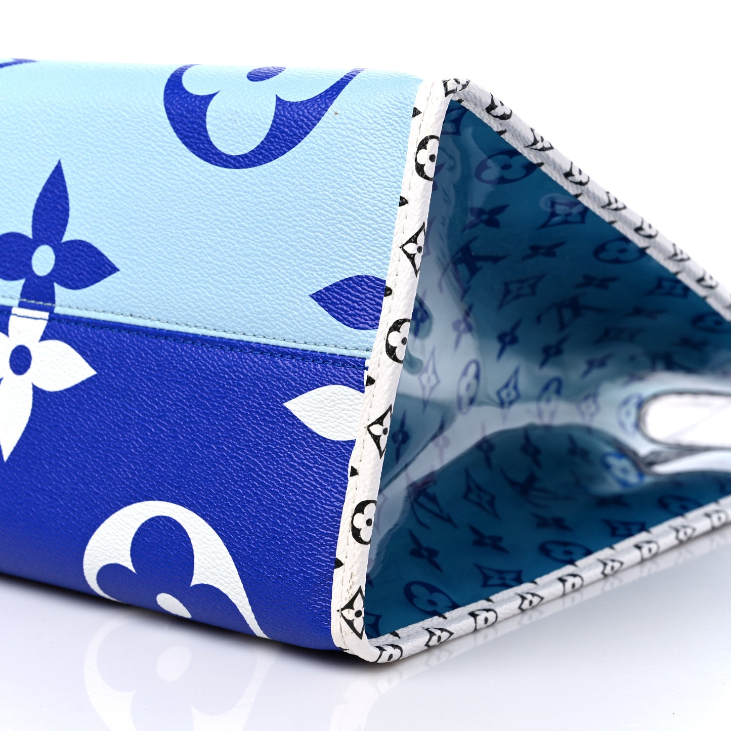 Monogram Giant Capri Onthego Blue