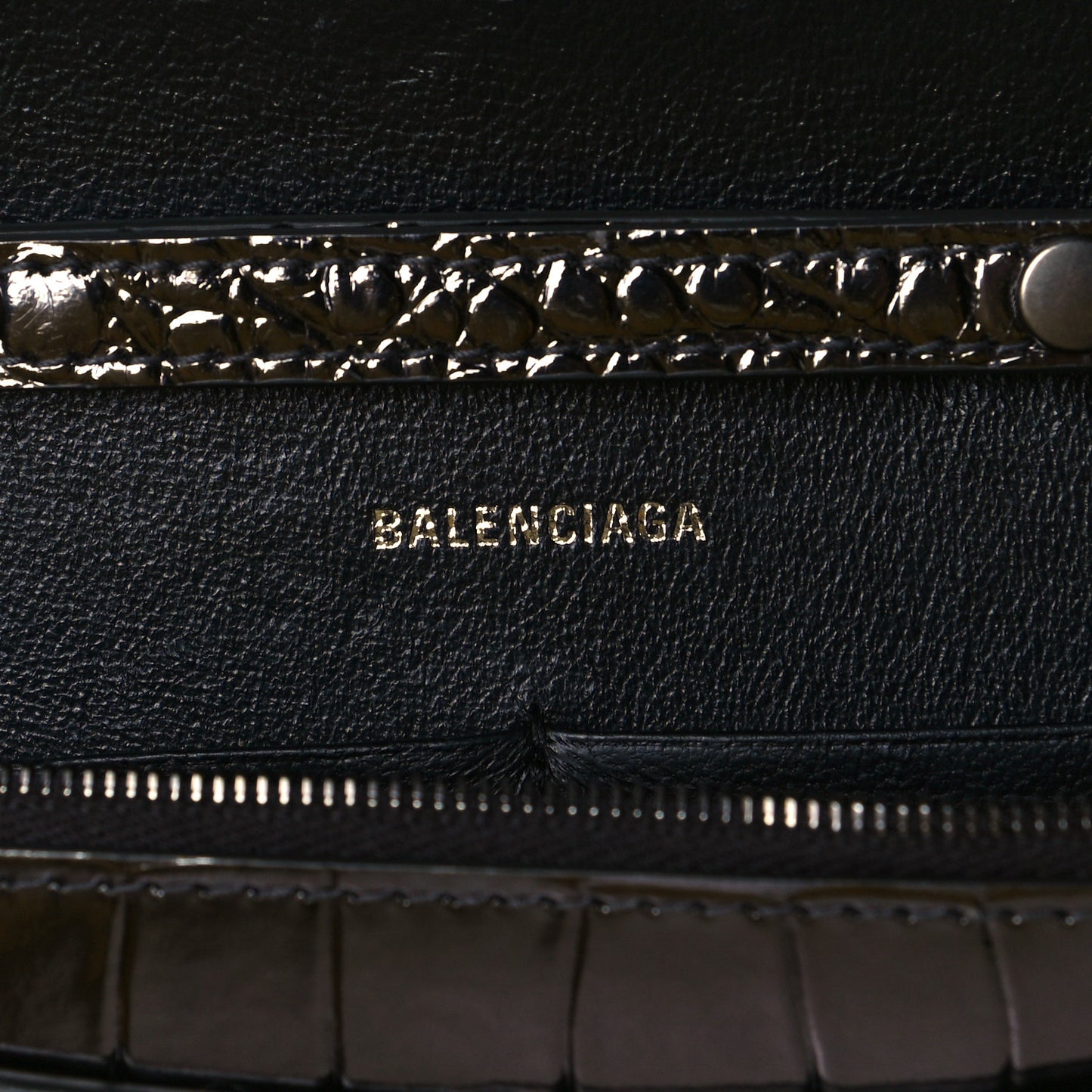 Shiny Calfskin Crocodile Embossed Hourglass Chain Bag Gunmetal